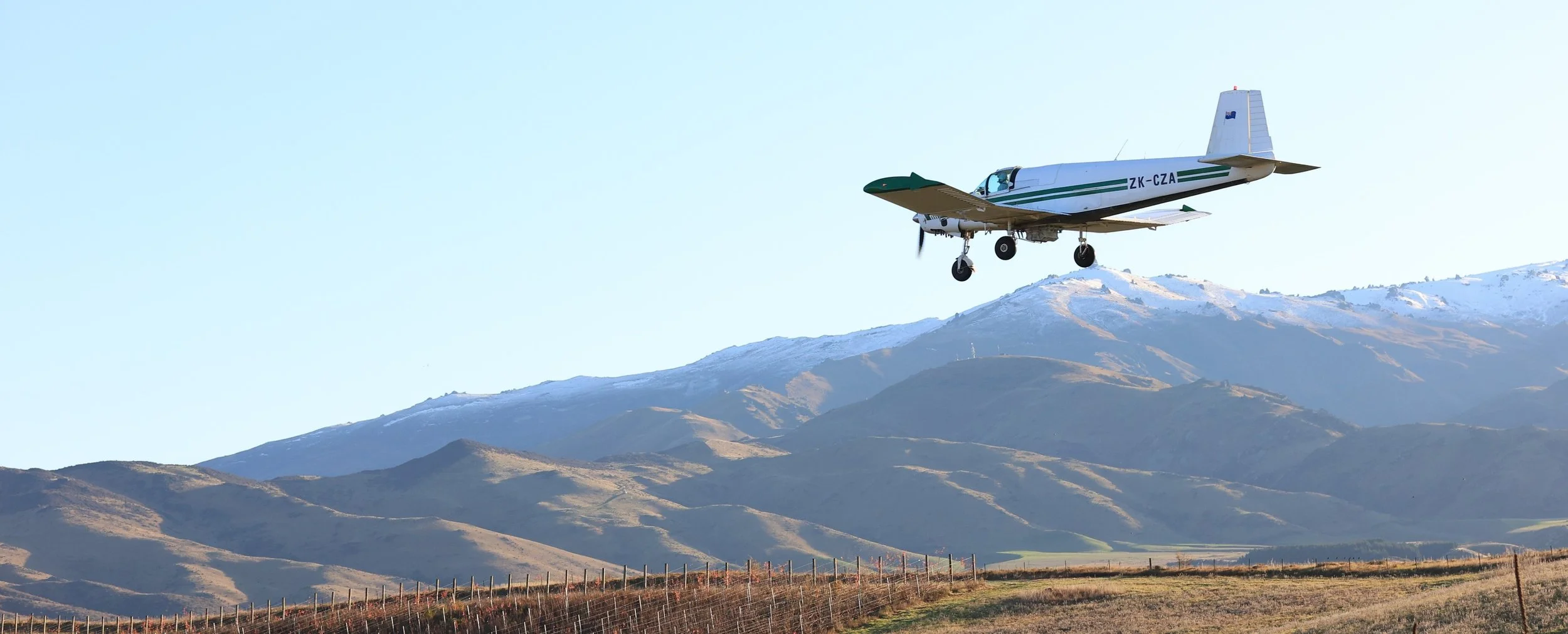 Plane flying fert on1.jpg