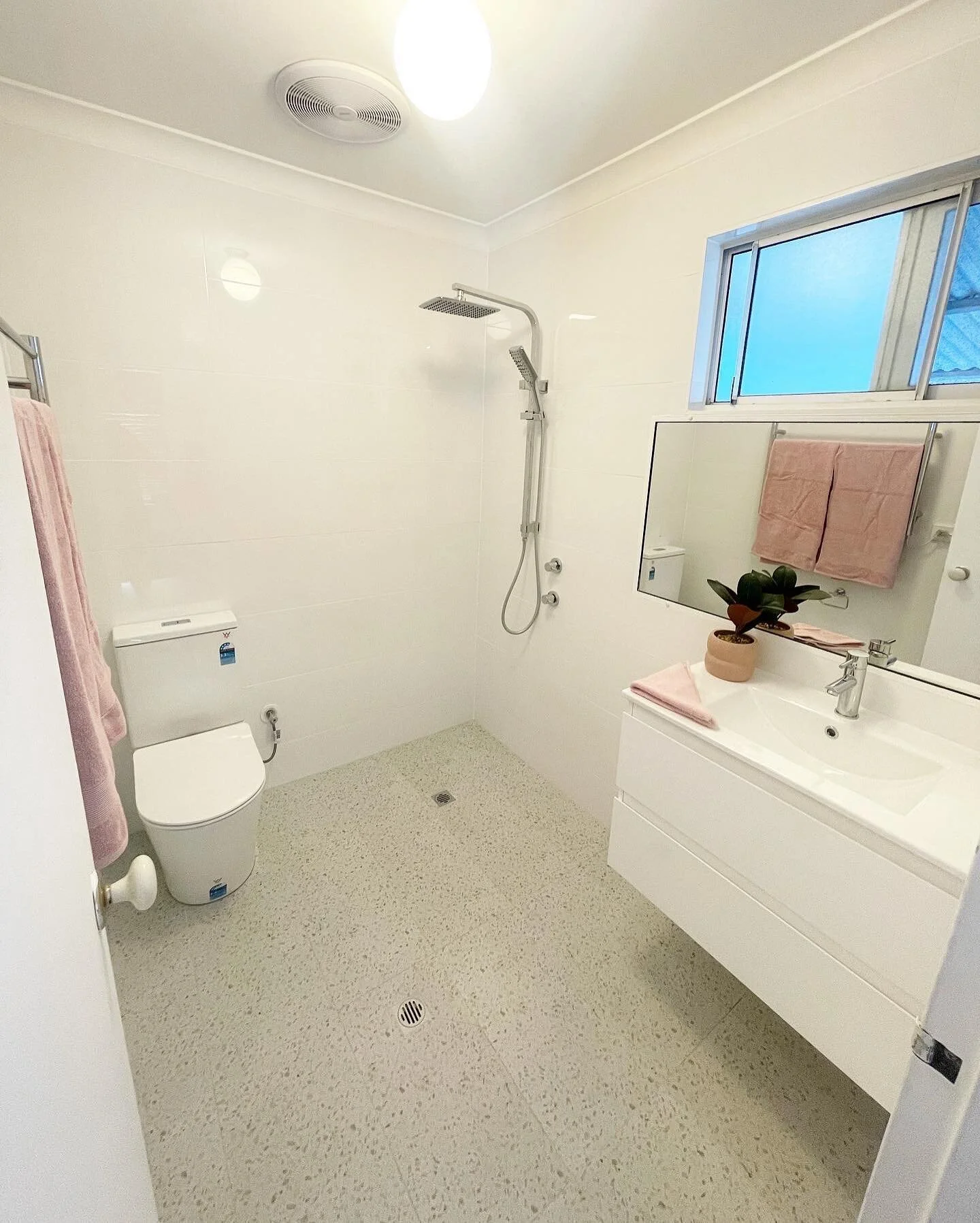 🛁 Our recent bathroom renovation before and after ➡️

🏡 Have you been thinking about updating your bathroom, kitchen or laundry? Get in touch with our team to chat about your options. 
📱 Phone : 0420 283 963
📧 Email: info@leadingedgegutters.com.a
