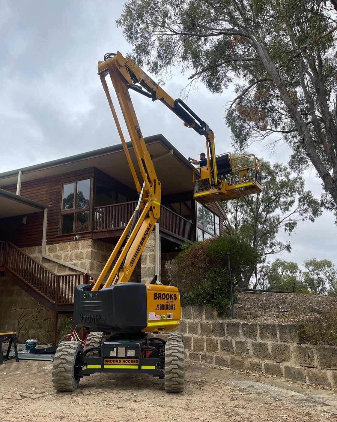 🏗 Working on the big rig today 

⛈ If you would like to get your projects done before the rain is here to stay reach out to us via email at ➡️ info@leadingedgegutters.com.au or visit our website to submit an enquiry ➡️ www.leadingedgegutters.com.au 