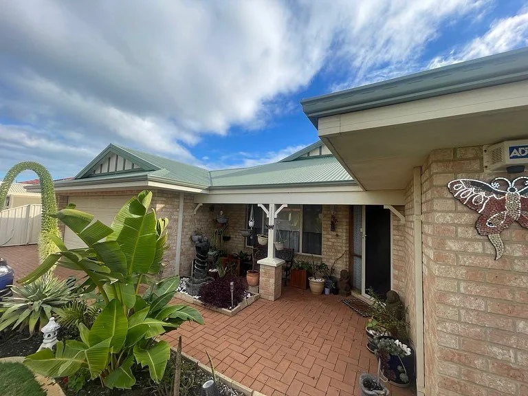 🏡 Full house gutter replacement

🔨 Services we offer include: 
- Roof plumbing, gutter / fascia replacements &amp; installations 
- Downpipes &amp; soakwells
- Colorbond fencing &amp; gates

💦 With all this wet weather get in touch soon to secure 