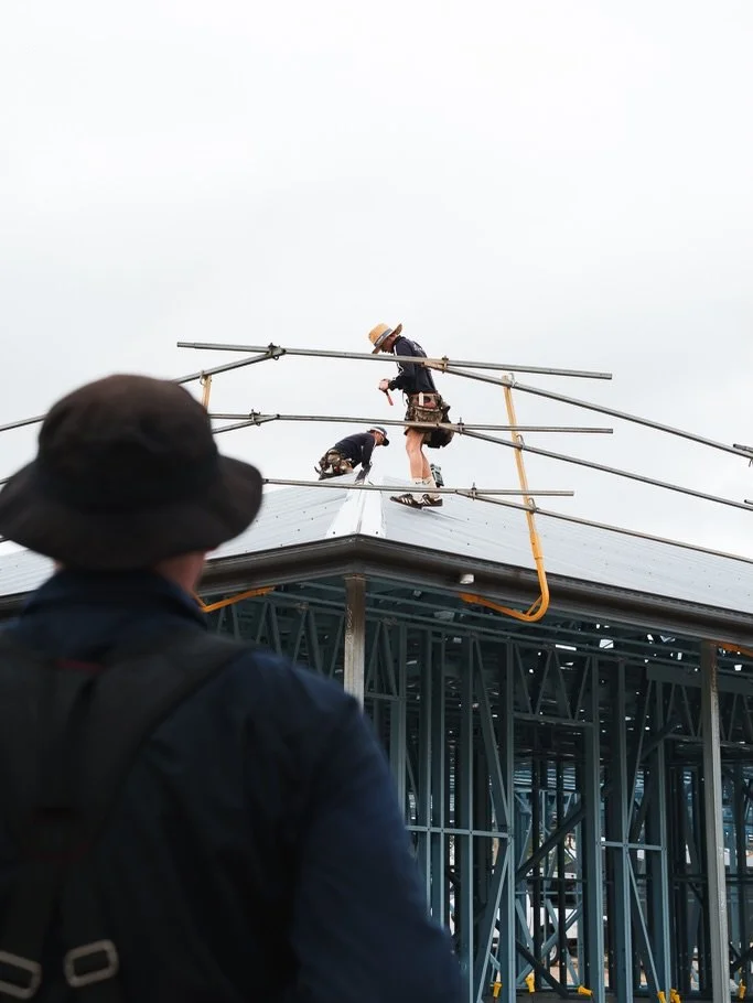 Progress shots 📸

Sheets going in on this new build, its all in the details. 

_
#roofing #sunshinecoastbuilder #brisbanebuilder #colorbond #sunshinecoast