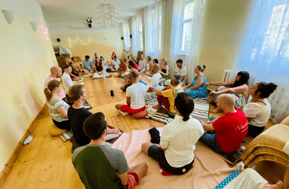 haus-ananda-brandenburg-seminarraum-singkreis-meditation.png