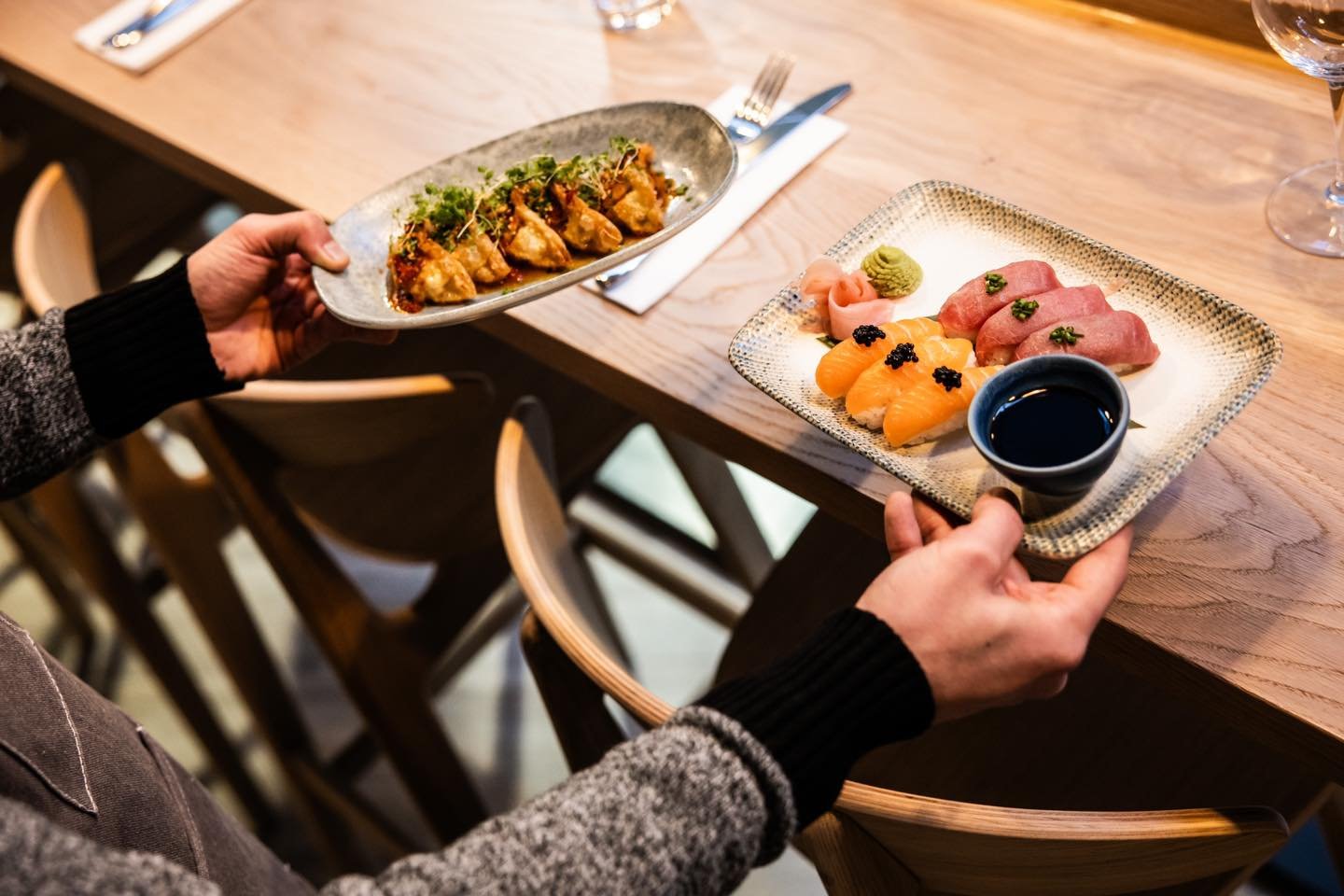 Two cultures and one menu; Izakaya 🍣 🍸 

Eat. Drink. Tell Stories.

📍 Liberty Wharf, St. Helier

📷 Andy Le Gresley Photography

✨ @interiorsbypebble 

#IzakayaJersey #JapaneseFood #PeruvianFood #EatDrinkTellStories #InteriorDesign #FoodPhotograph