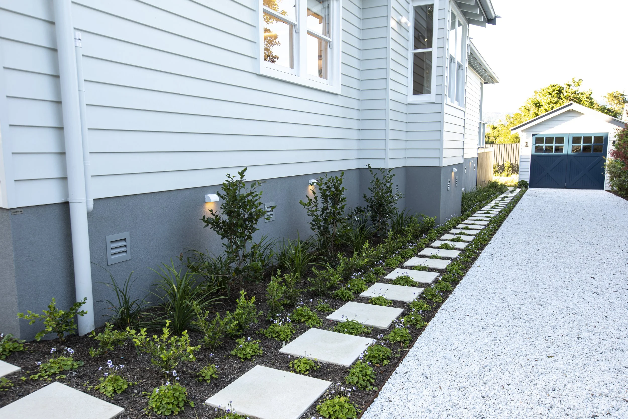 Award-winning FANDR renovation in Berry NSW with landscaped garden and gravel driveway