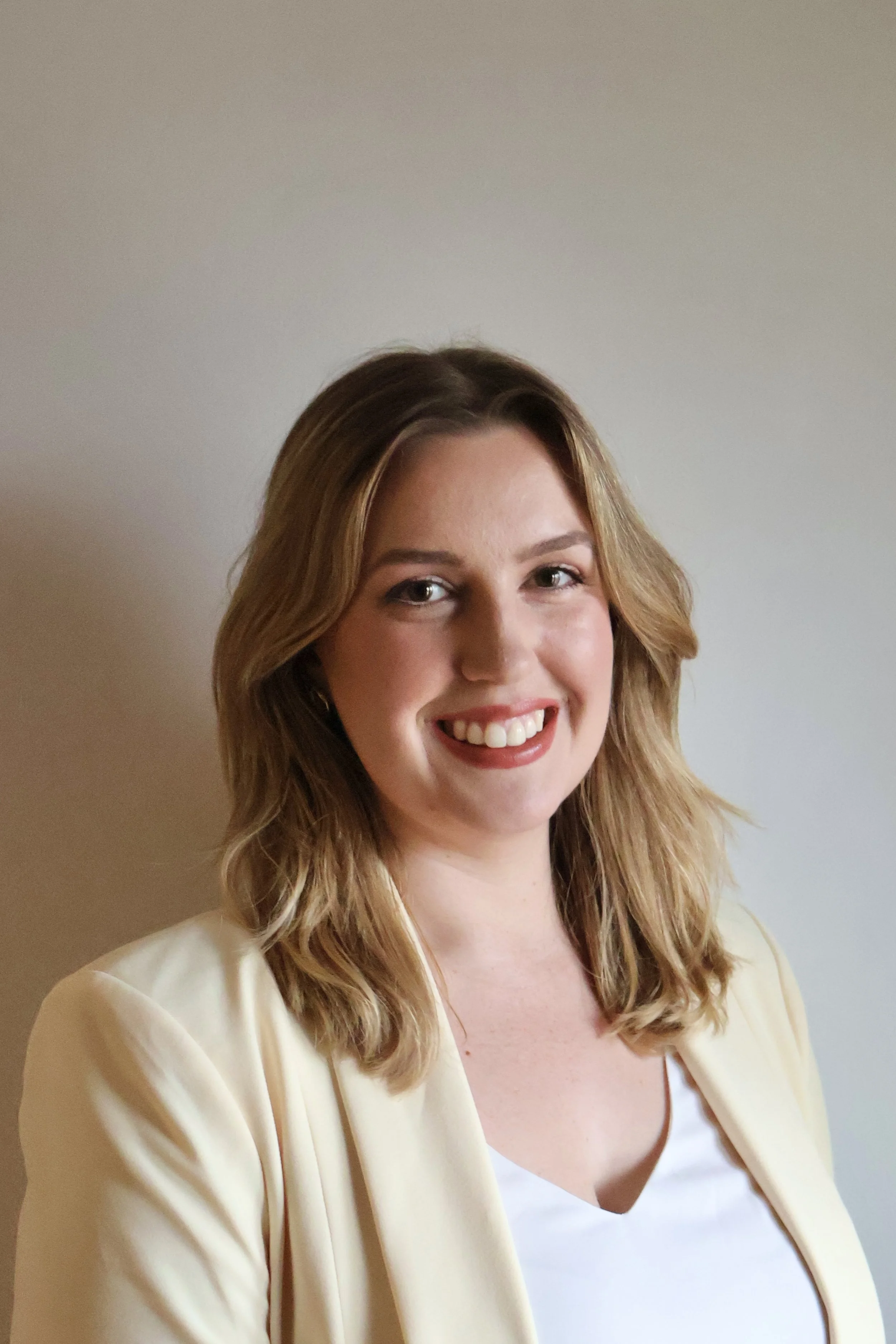 Photo depicts expert lawyer Emma Berry. She is a Melbourne based lawyer with experience in IP law, commercial law, contracts, franchising, advertising and marketing, and consumer law.