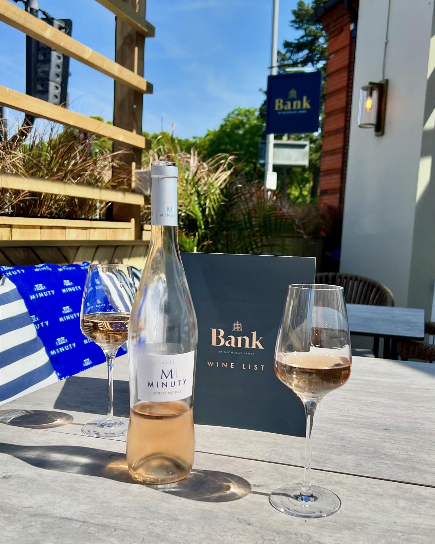 Tuesday treats at BANK! 🍷

The MINUTY is calling! After-work drinks done right! 

Book your spot via the link in our bio, or simply walk in and join us

Let&rsquo;s make every sunny moment count! ☀️

Cheers to Tuesday! 🥂 

#tuesdaytreats #afterwork
