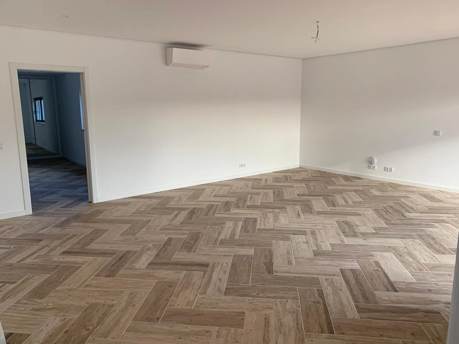 villa empty living room.jpg