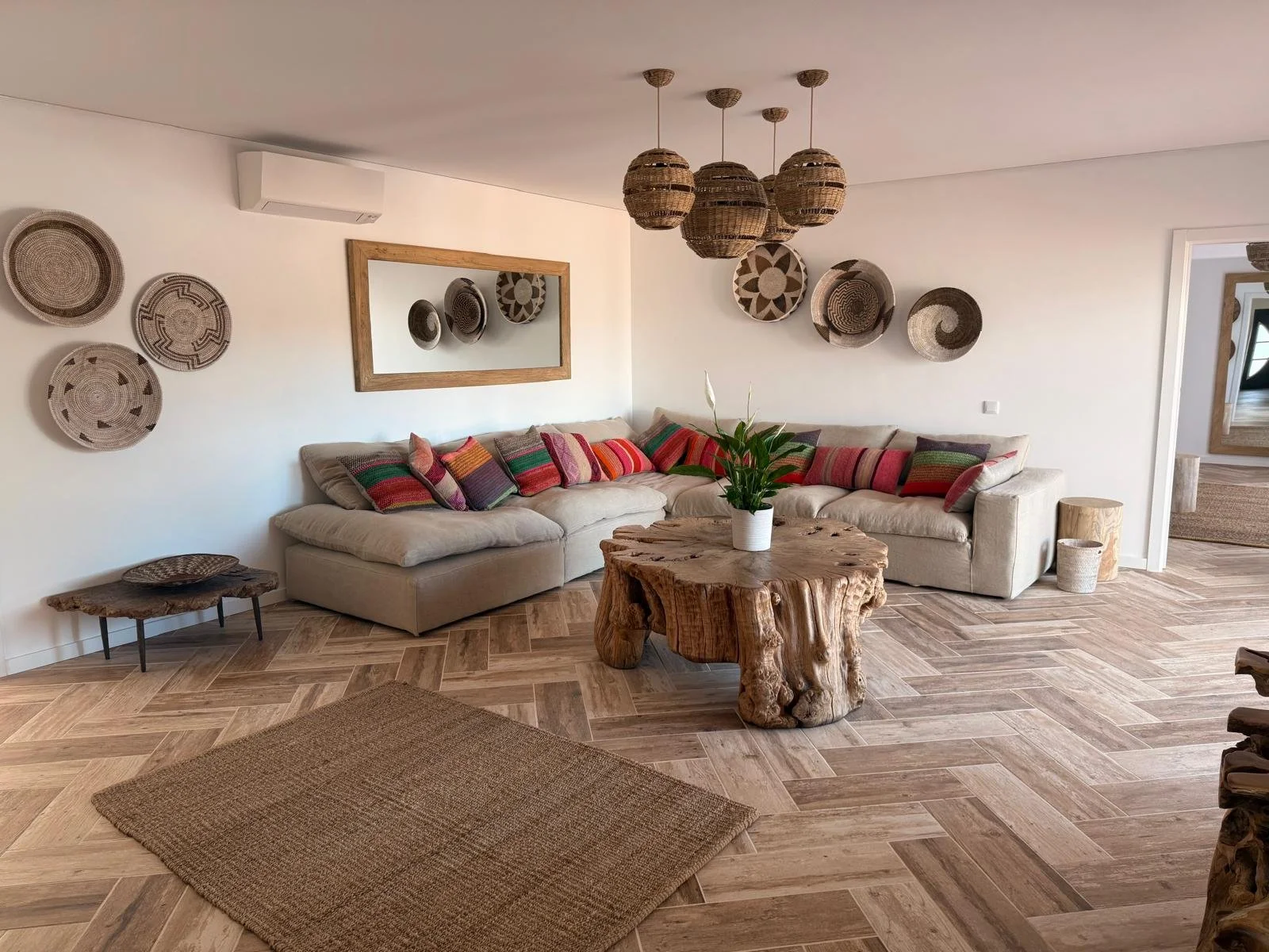 villa living room.jpg