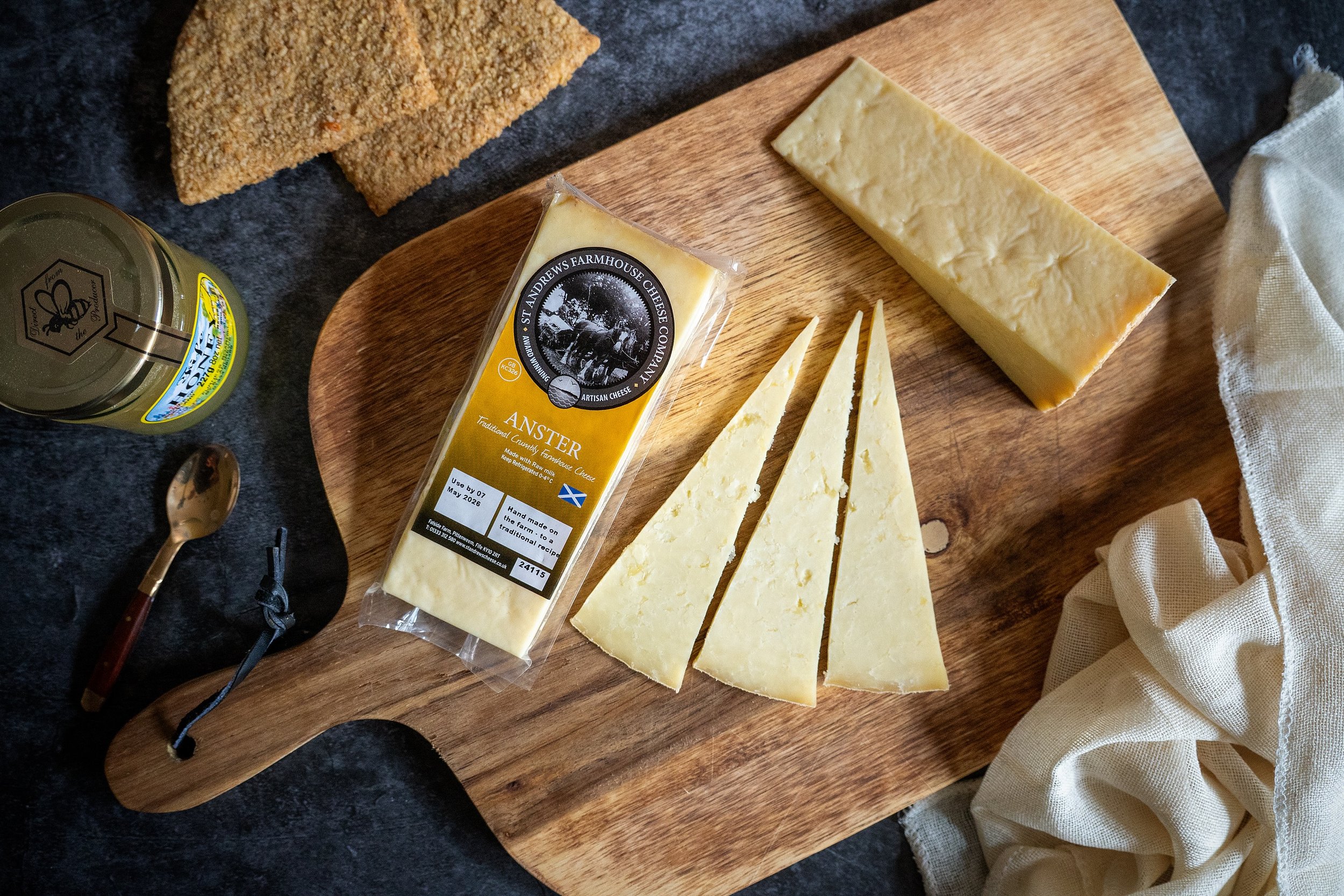 Here&rsquo;s a little sneak peek of a recent shoot we did for @standrewsfarmhousecheese 🧀

A fresh set of product shots to showcase the incredible craftsmanship behind their cheese. Clean, natural imagery that feels true to the brand.

We love helpi
