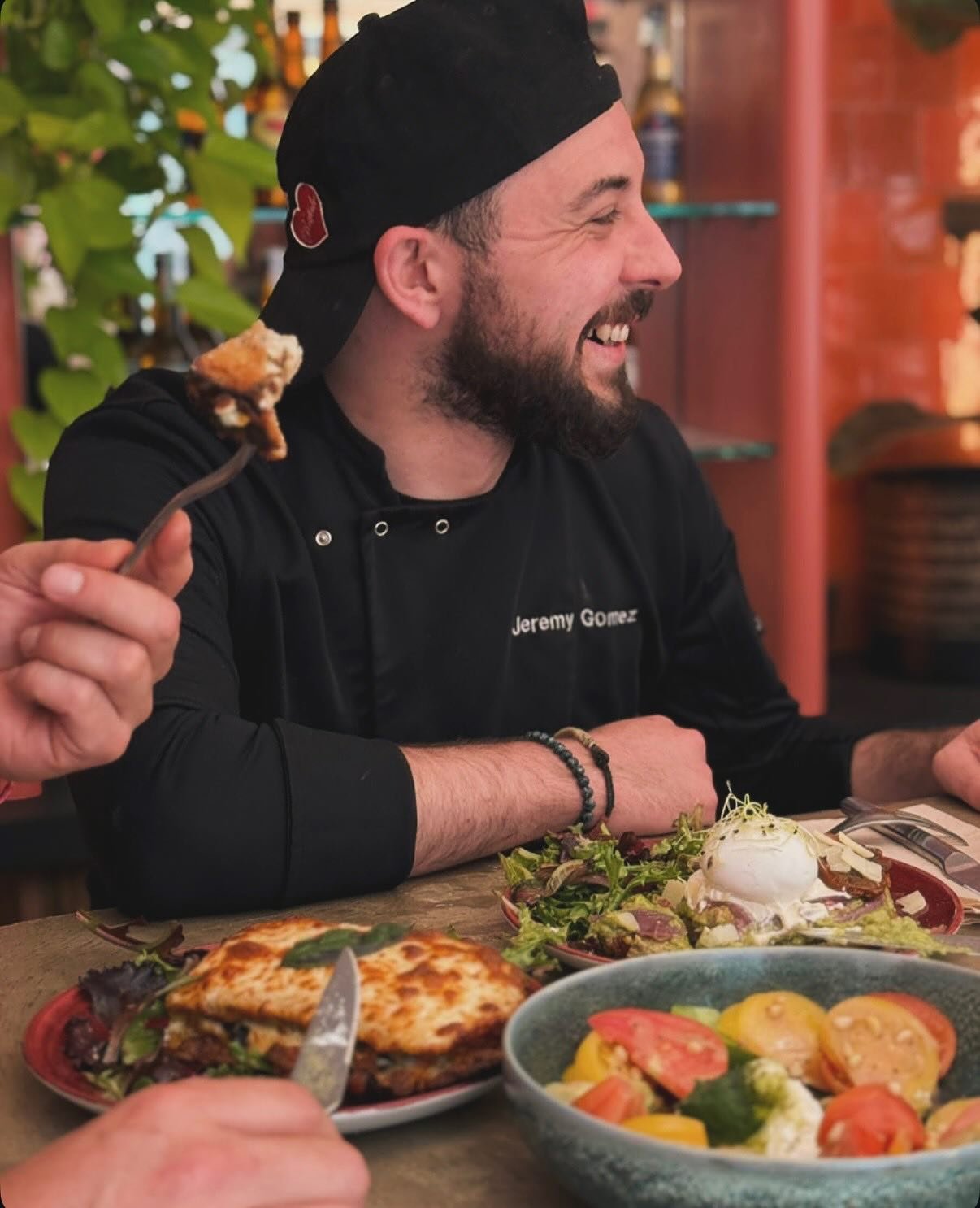 Something is cooking avec Jeremy, Lionel et Aurel - bient&ocirc;t sur notre carte et dans vos assiettes 🤫 
#coffeeshop #paris #food