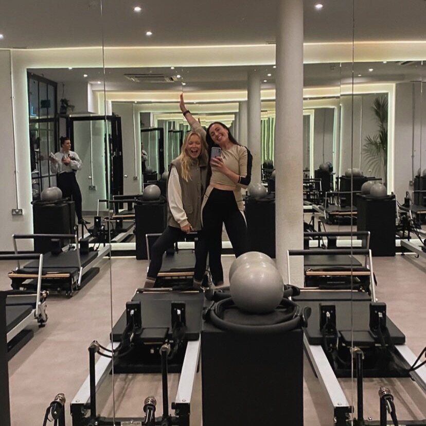Do it with your girls 🤸🏼&zwj;♀️

.
.
.

#reformerpilates #pilates #workout #wellnessroutine #selfcare