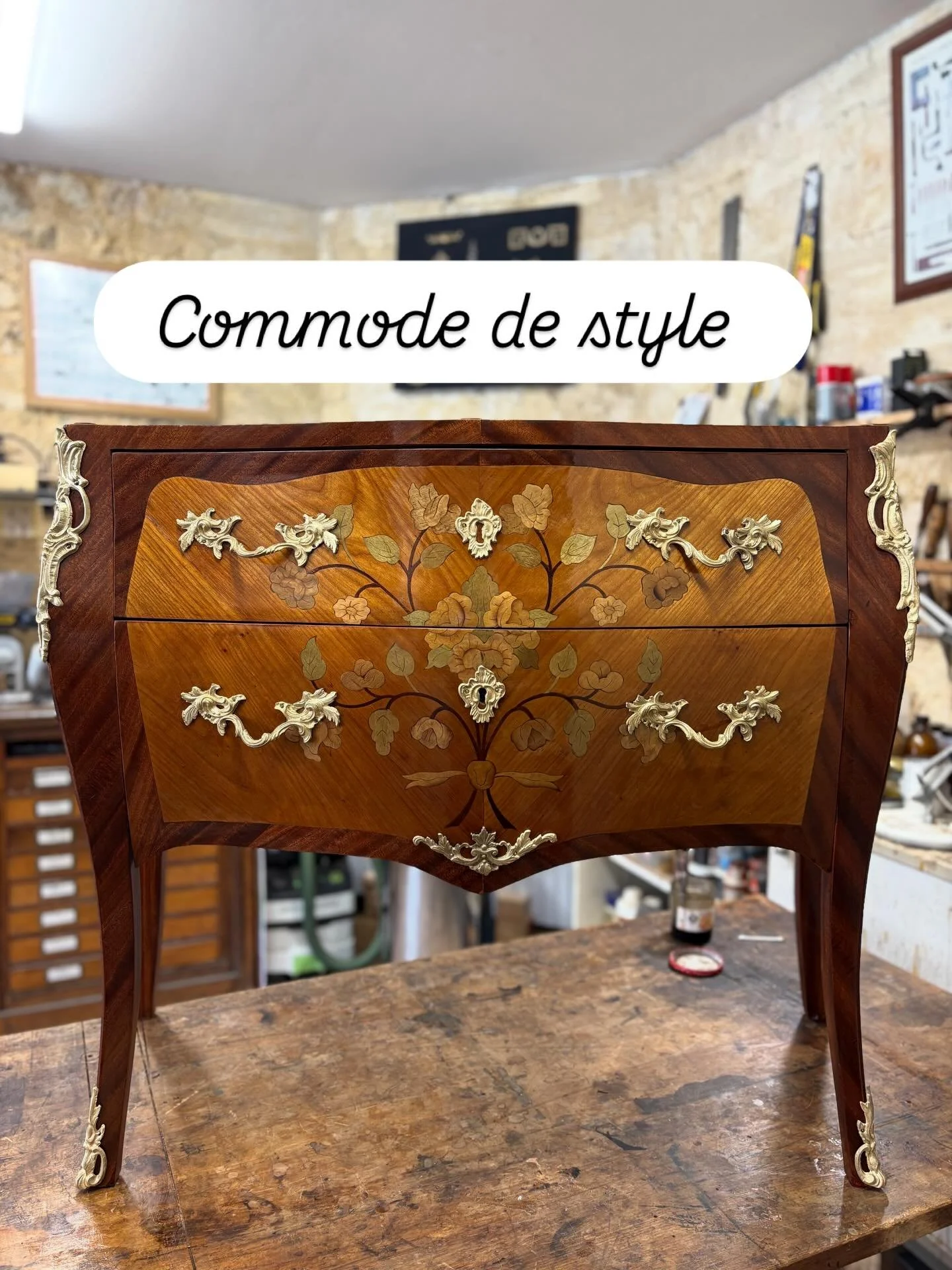 Commode de style Louis XV &eacute;poque XX