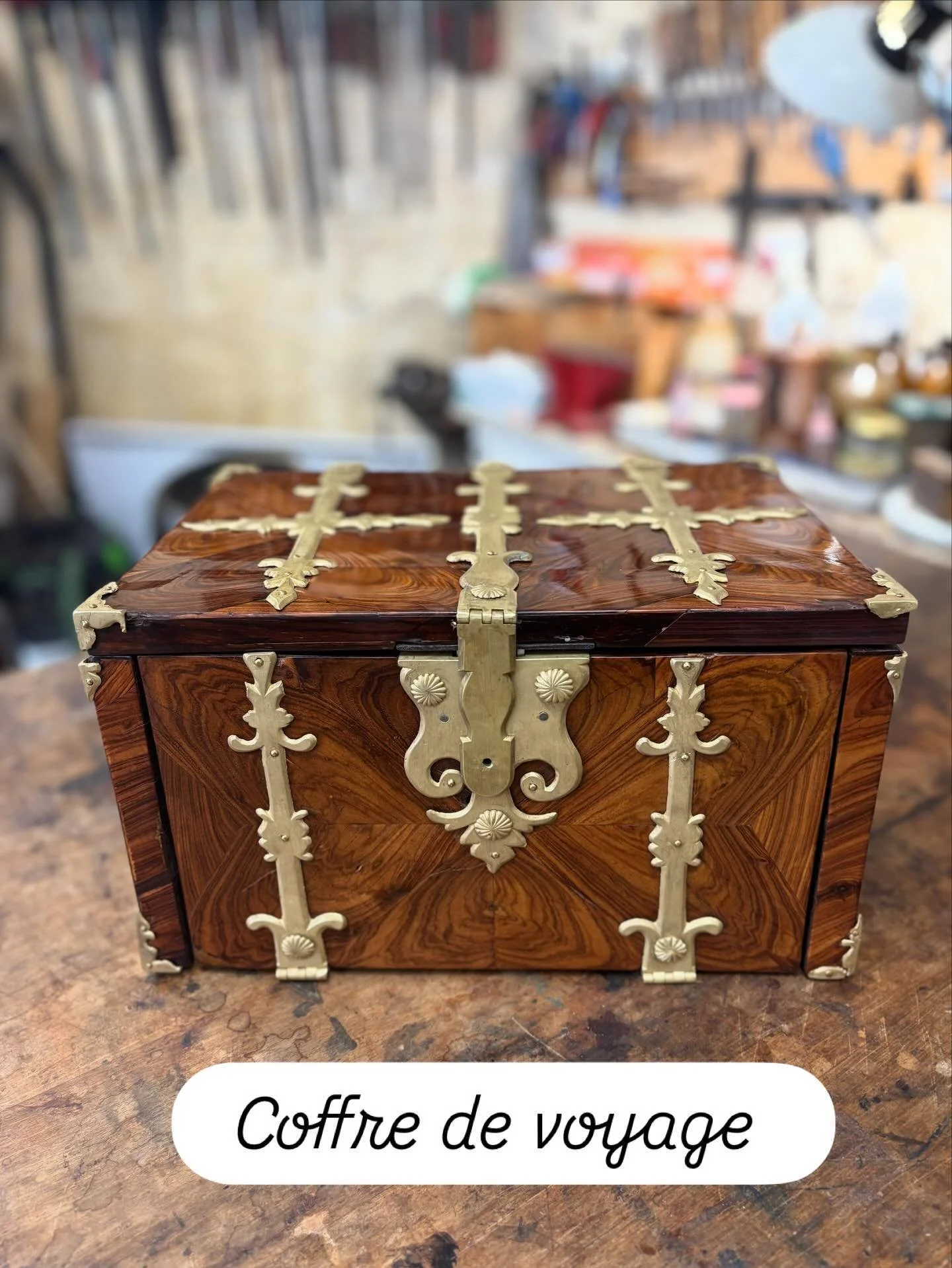 Coffre ou cabinet de voyage en palissandre de Rio #portugal #ebenisteart #bordeauxmaville🇫🇷 #drouot #marqueterie