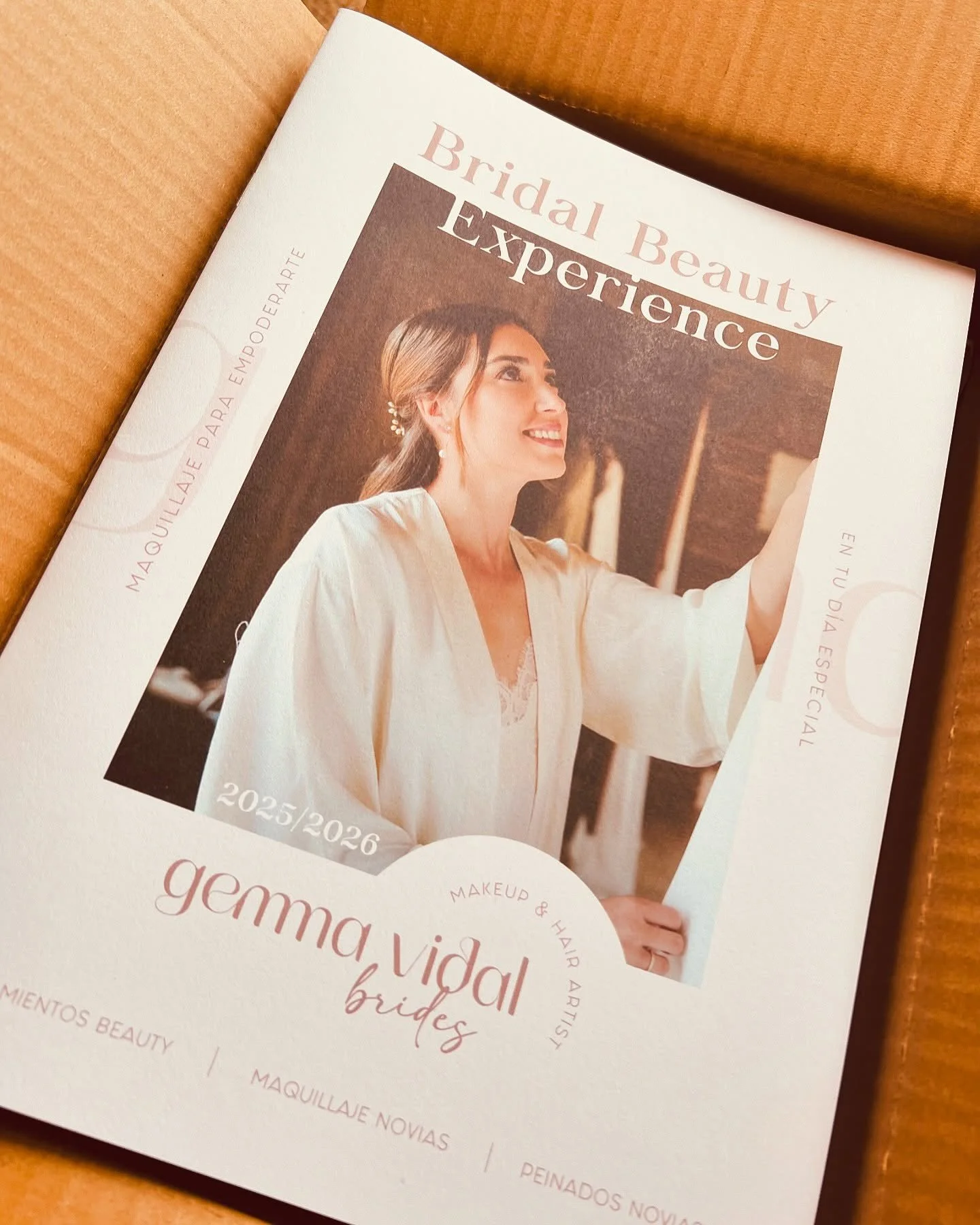 Que ilusi&oacute;n, ya han llegado los cat&aacute;logos impresos con el nuevo branding de @gemmavidalbrides ✨🫶 y es que son precios&iacute;simos.

Cuatro meses trabajando juntas en el restyling de su marca ha dado unos frutos maravillosos:
&bull; un