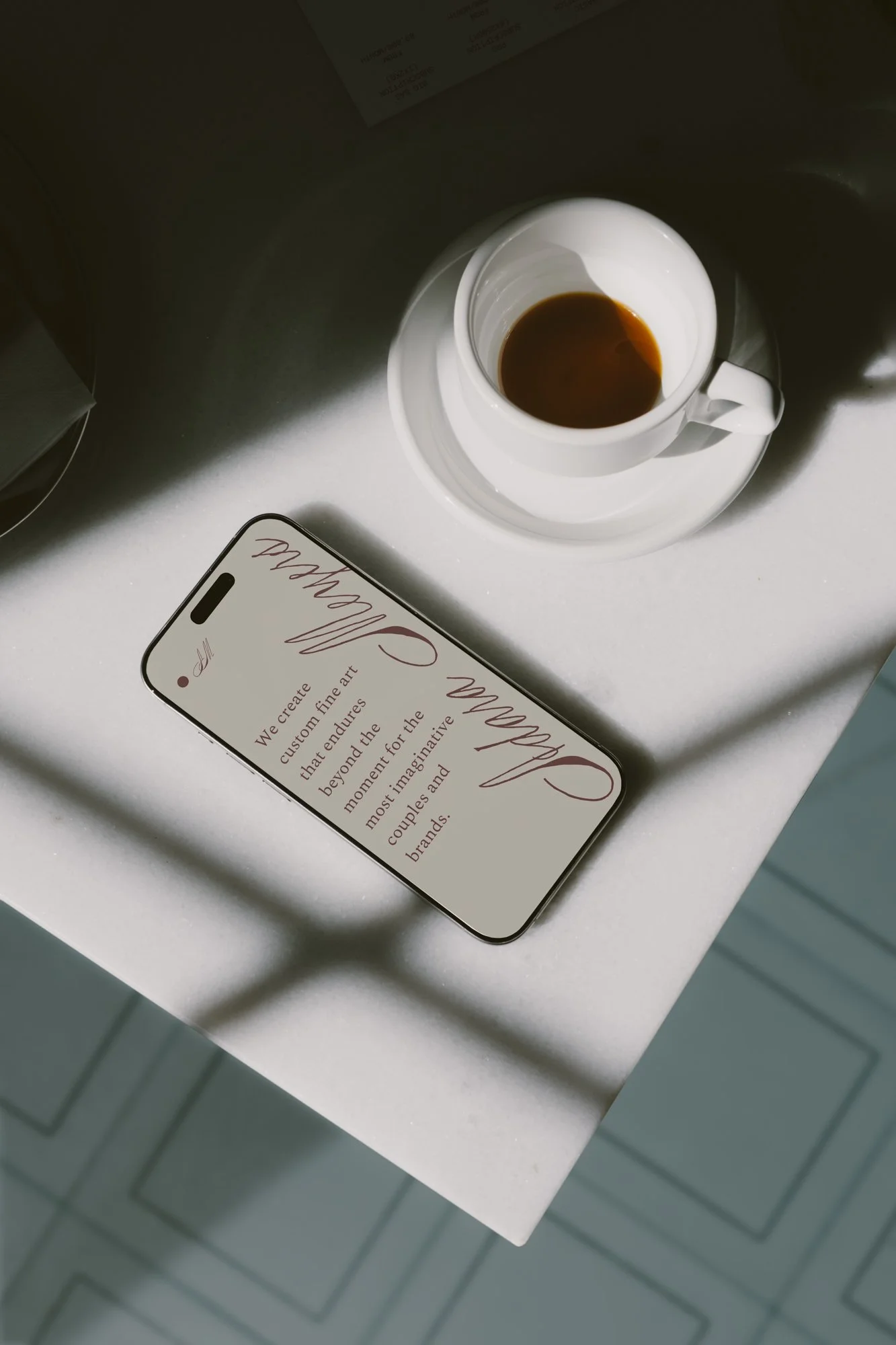 AM-Calligraphy-Bendito_Mockup-LB26-W04-Le_iPhone-02.jpg