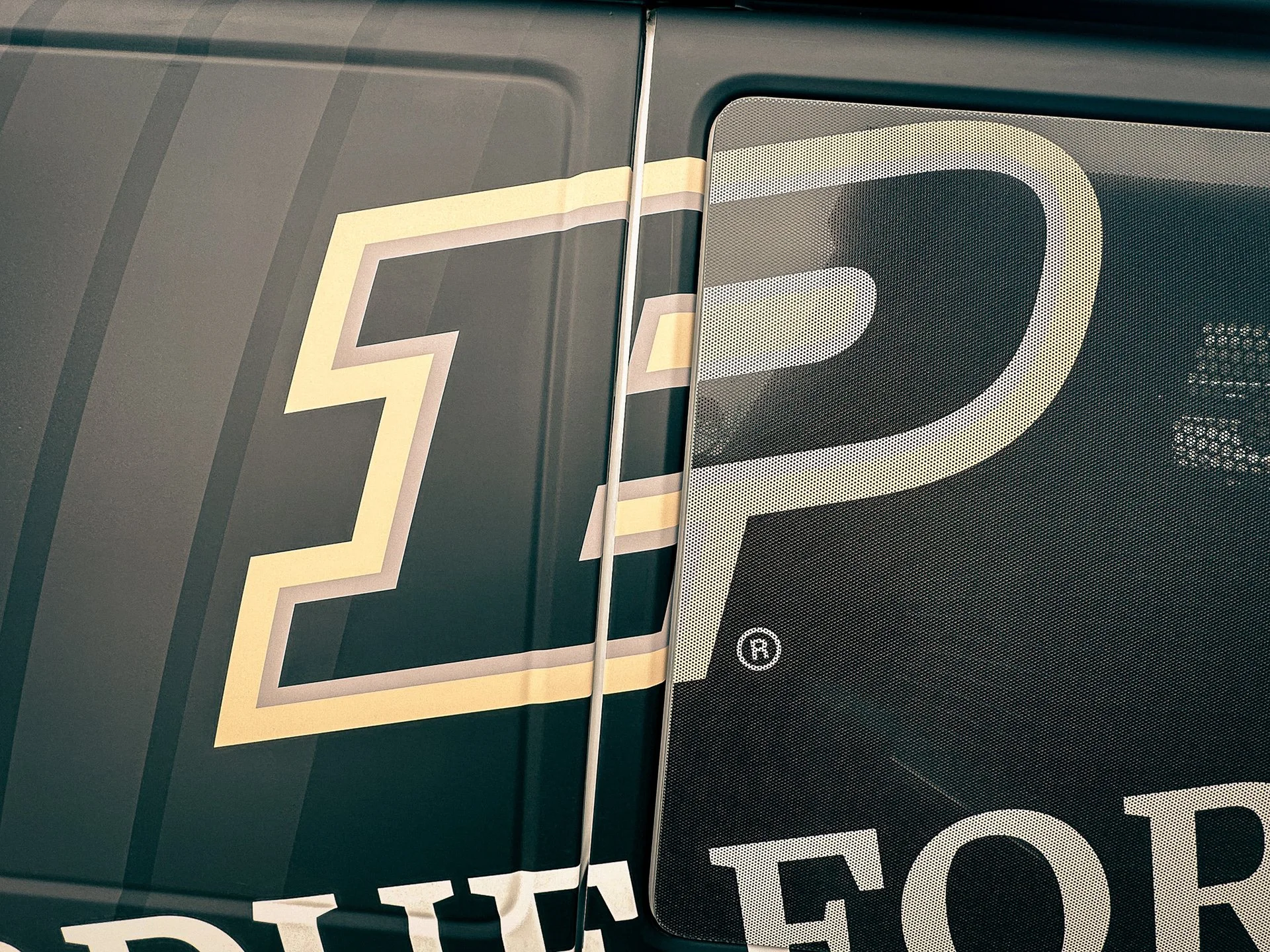 Van grids0a8050185058631.655d112f1bf9a.jpg