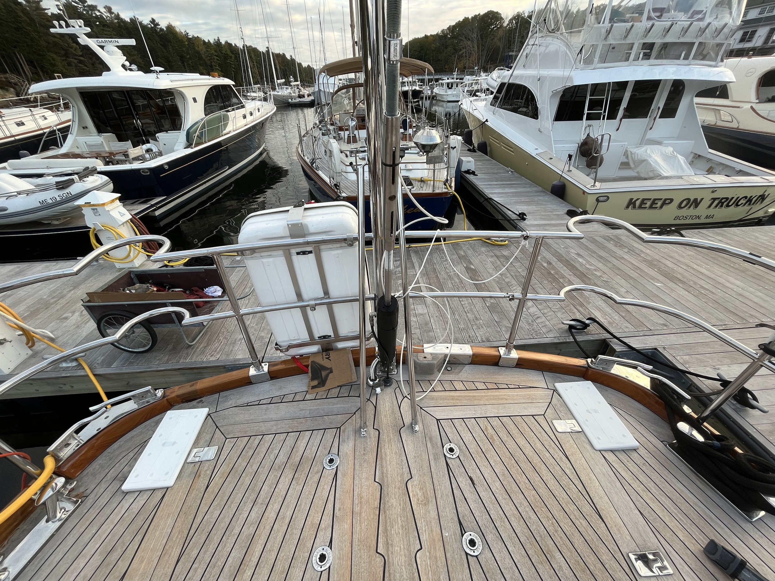 Stern Rail Bump-Outs & Pole Support Struts - LH 63