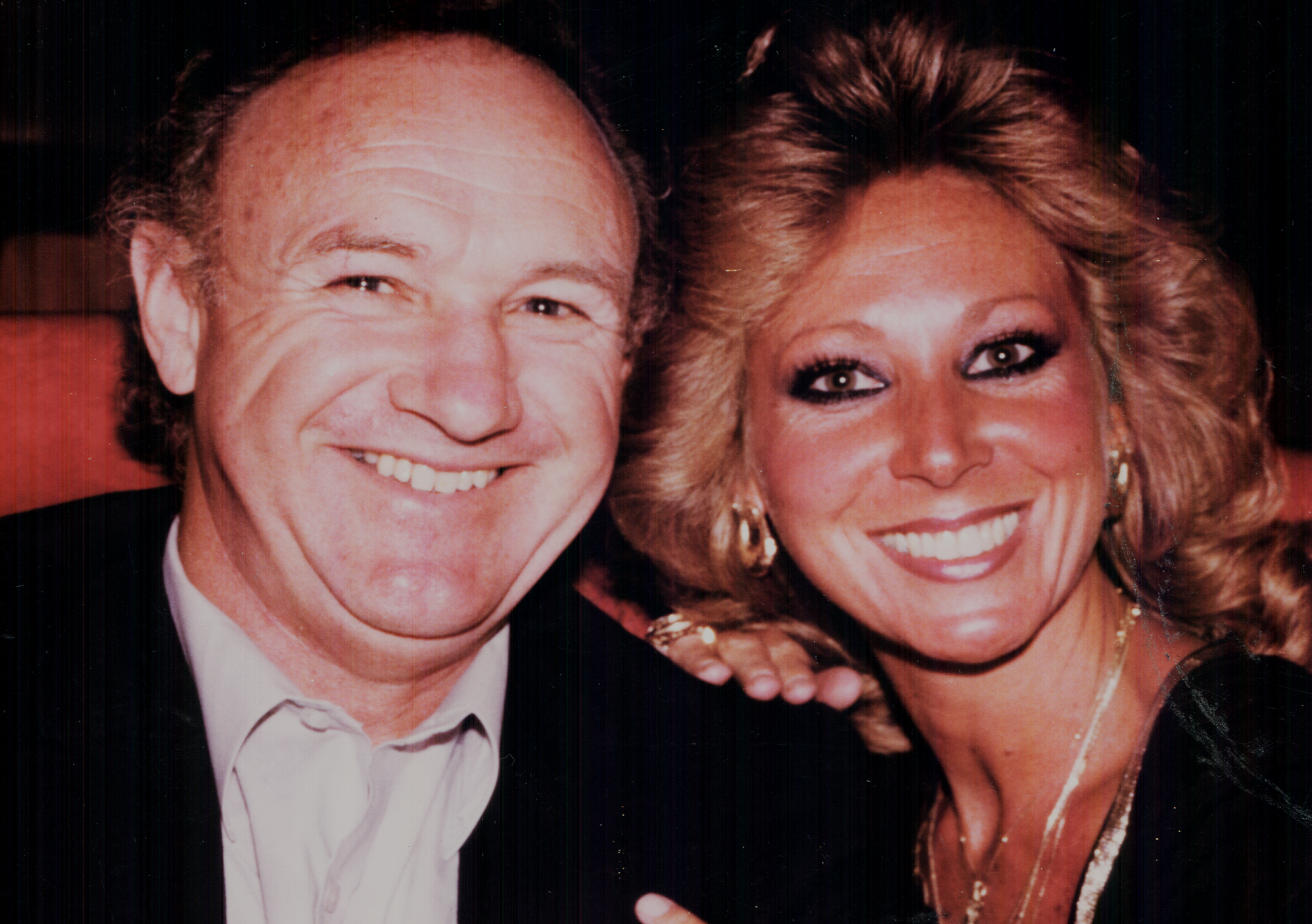 GENE+HACKMAN+AND+CAMERAS+GIRL+POSE+FOR+A+PHOTO.png