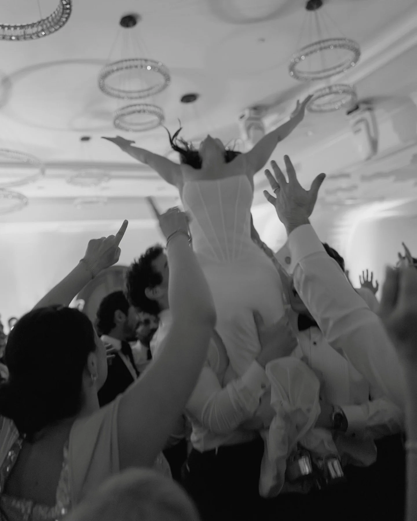 ELECTRIC

photo @studiothao / video @loveweddingproductions / venue &amp; catering @tillinghouse_nj / hmu @beautyiconnyc @alinaso.mua @ermiranebihu / florals @sagehomeandfloral