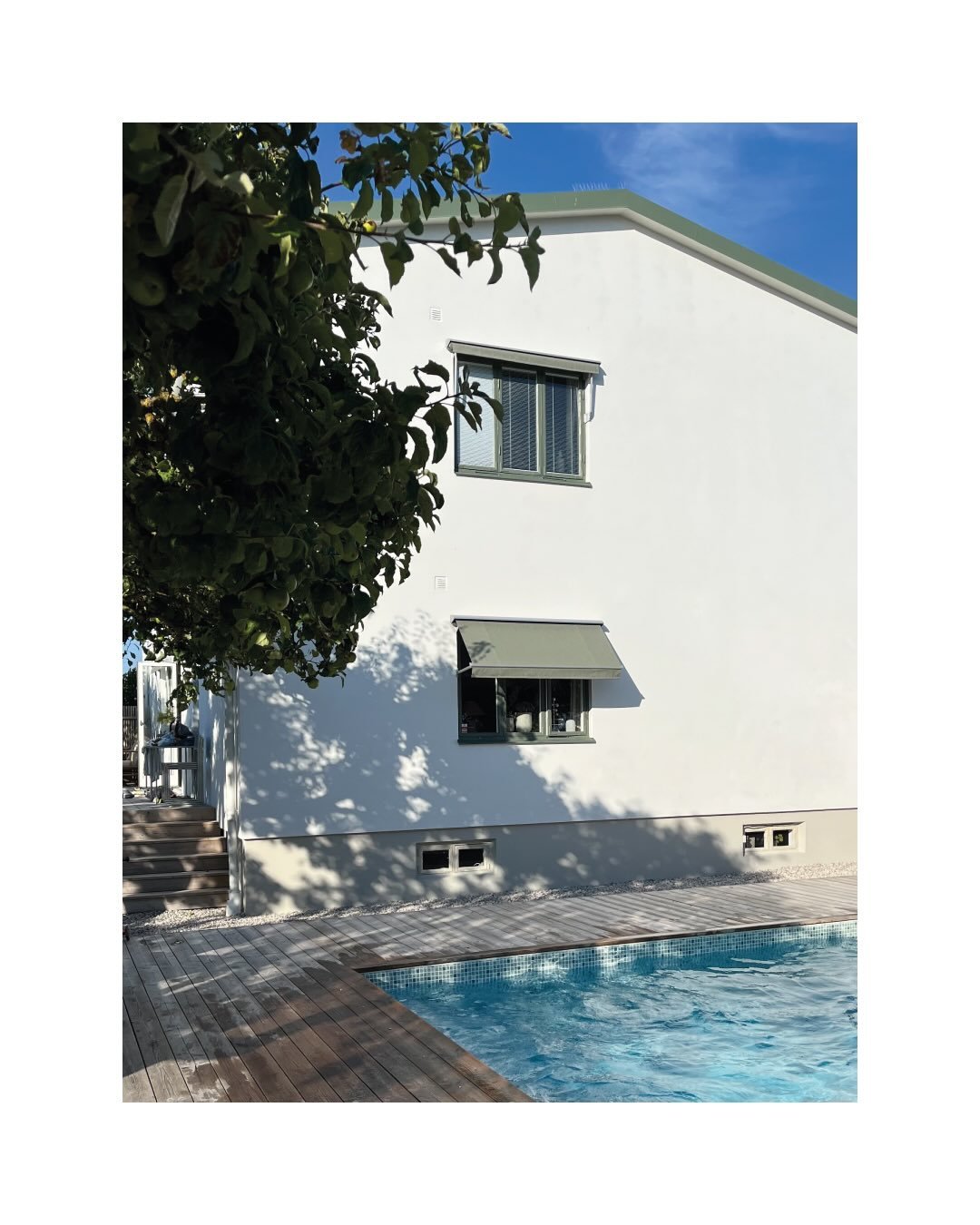 Hela februari har vi 25% p&aring; f&ouml;nstermarkisen Tage ☀️

Att stoppa v&auml;rmen innan den g&aring;r igenom rutan &auml;r det b&auml;sta s&auml;ttet att h&aring;lla en behaglig inomhusmilj&ouml;. Hestras Tage &auml;r utvecklad och formgiven f&o