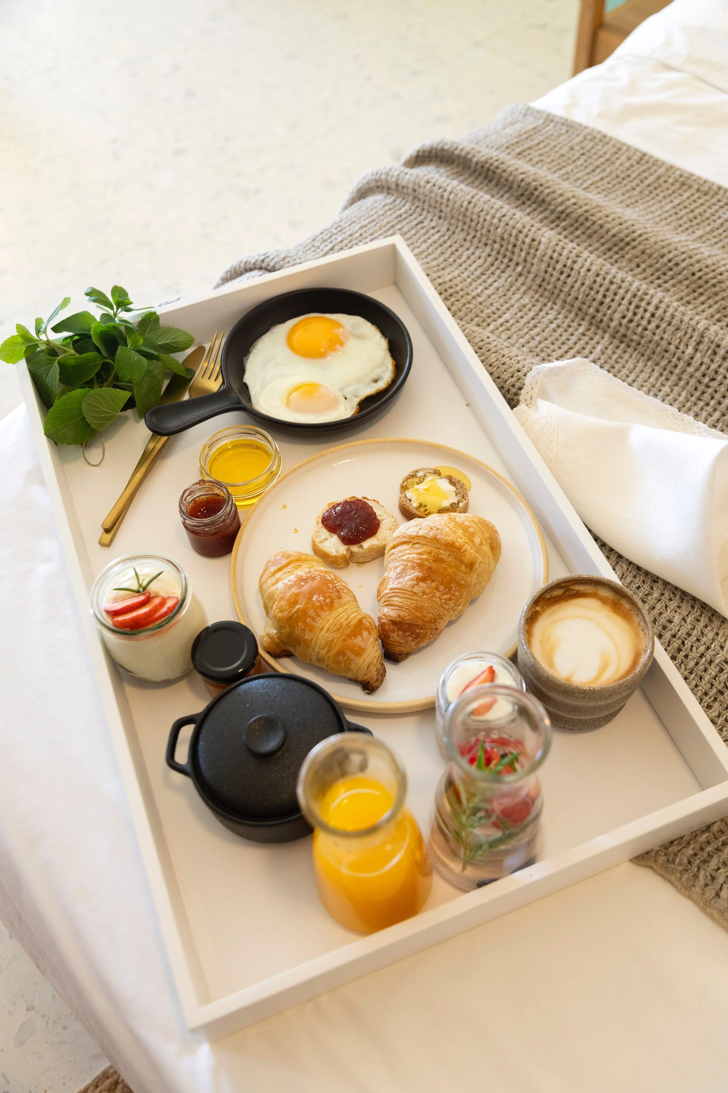breakfast-in-bed