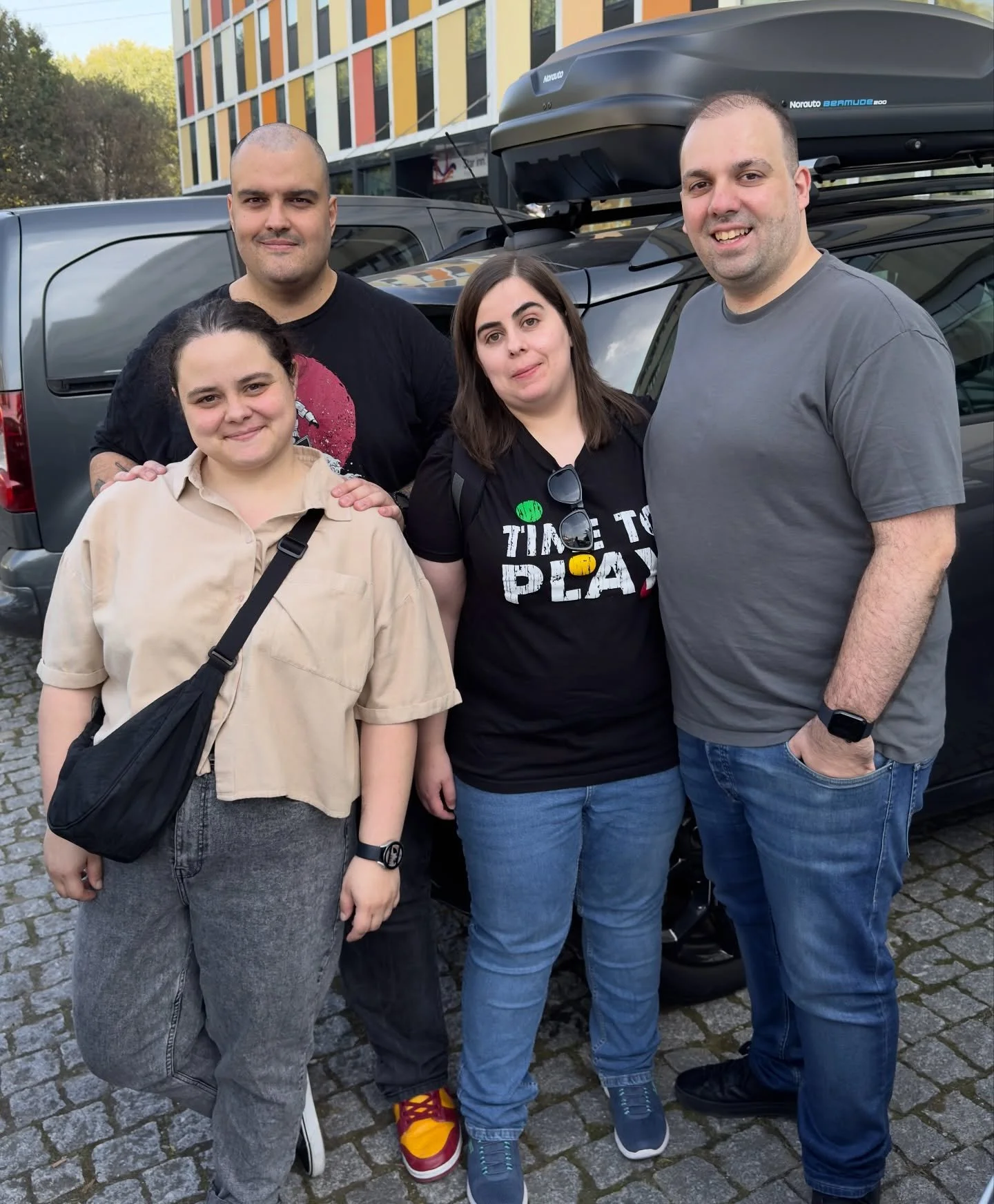 🇵🇹⬇️//🇬🇧 Our road trip to Essen is about to start and we could not be more excited! Stay connected as we share updates throughout the journey. Any advice for us? 😊
.
🇵🇹 A nossa viagem para Essen está prestes a começar e nã
