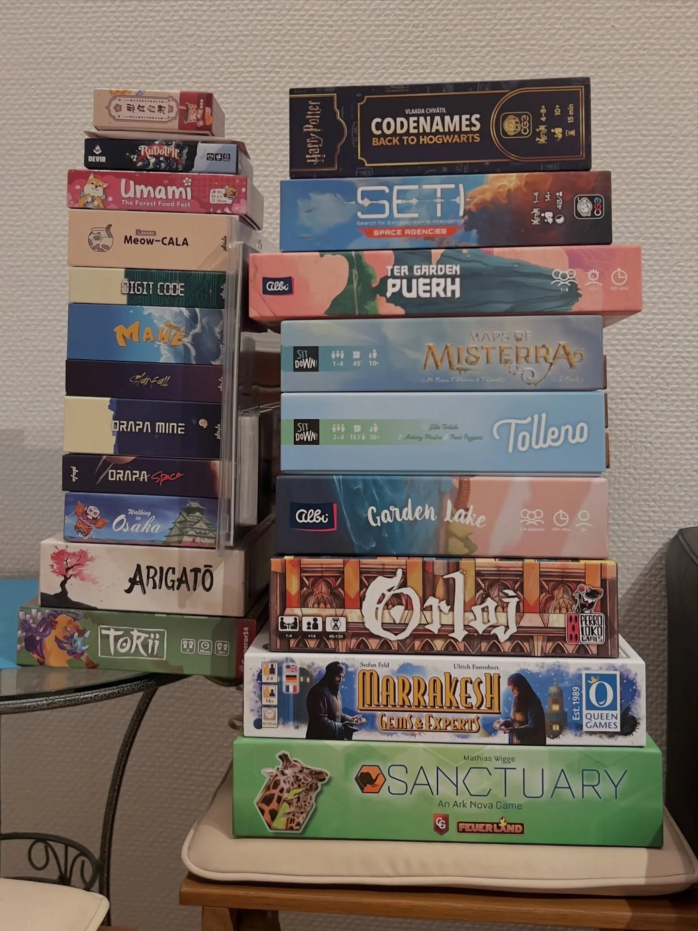 🇵🇹⬇️//🇬🇧 Road trip to Essen, day #08: with a few exceptions, mainly small box games, today we focused on collecting the games and expansions we had already preordered from their booths. ☺️
.
Any anticipated from our picks? 🎲
.
.
.
🇵🇹 Viagem pa