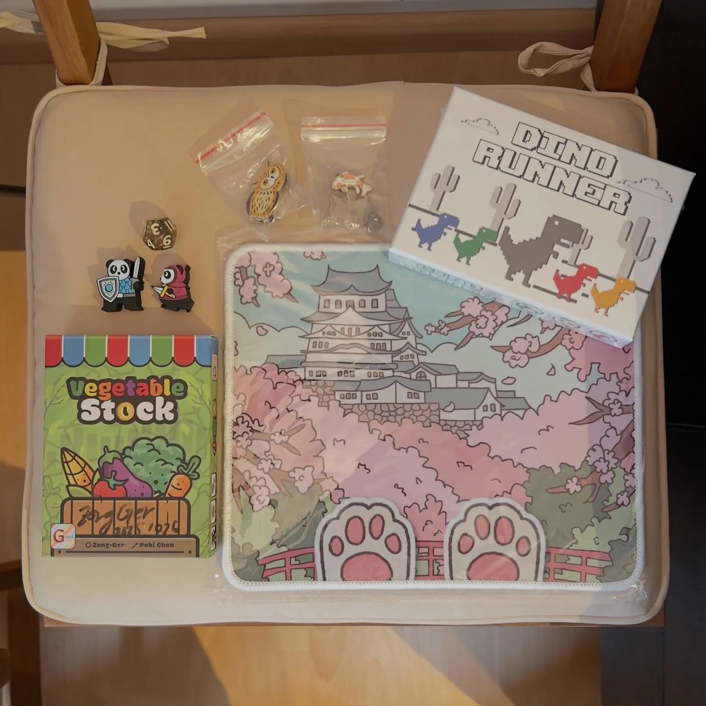 🇵🇹⬇️//🇬🇧 Road trip to Essen, day #10: the last day of Spiel. We admit that even though we&rsquo;re a bit tired, it is sad to say goodbye. Today was just for walking around the halls and saying hello to friends before heading out. 🥺
.
Tomorrow we