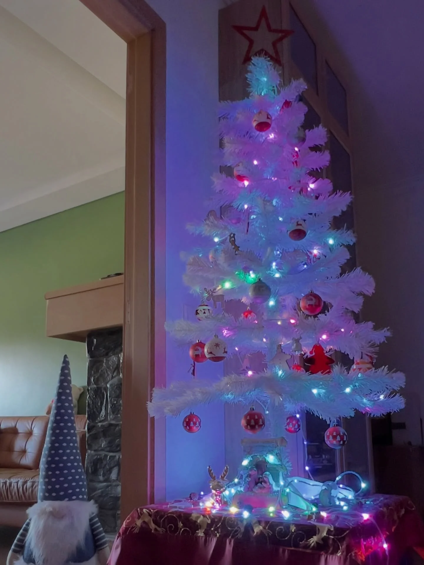 🇵🇹⬇️//🇬🇧 Today we just want to wish you a merry Christmas with love. Enjoy your time with family and friends. Thank you for being here and keeping us company! 💝
.
🇵🇹 Hoje apenas queremos desejar-vos um feliz Natal com amor. Aproveitem o tempo 