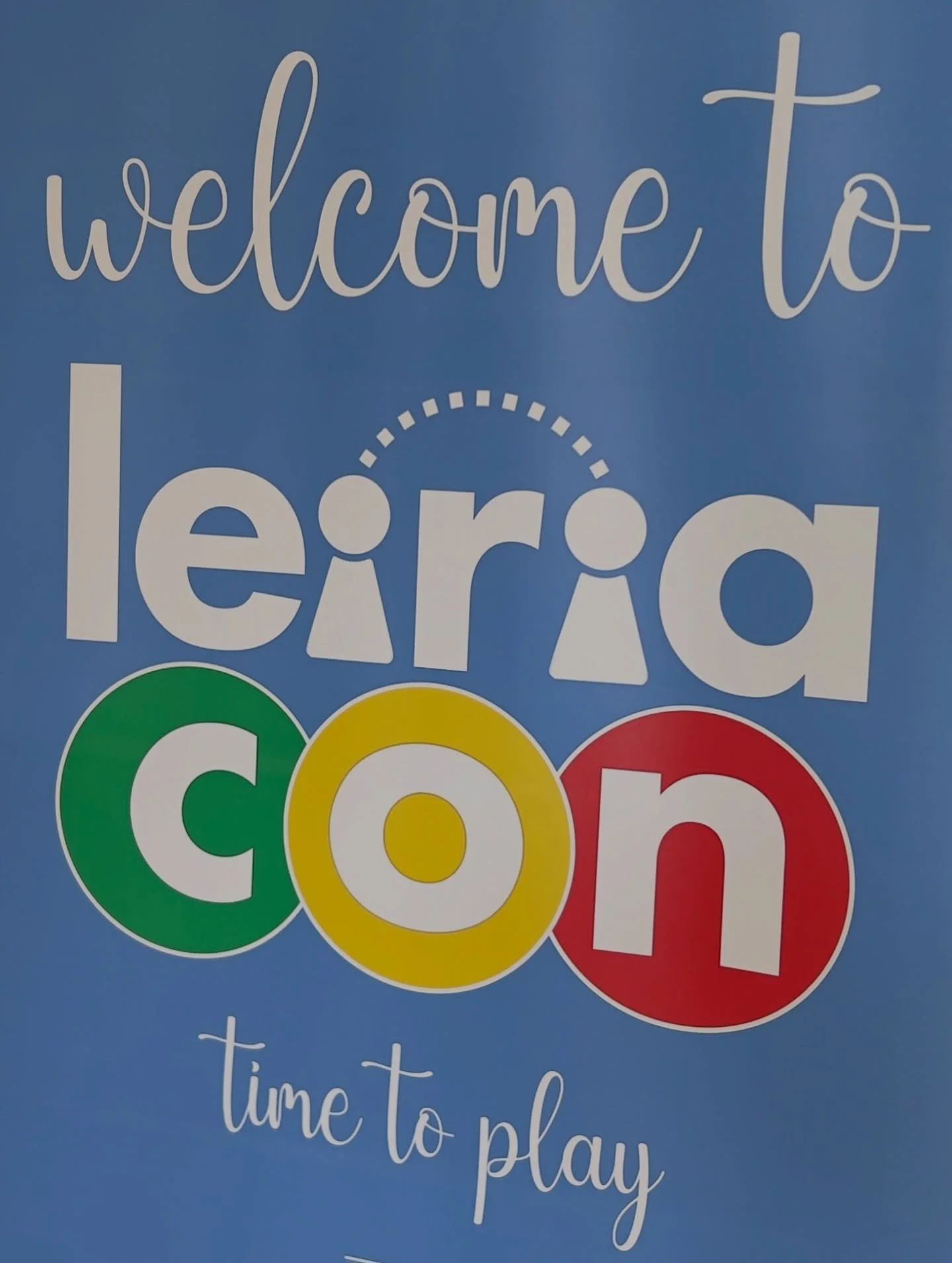 🇵🇹⬇️//🇬🇧 CONVENTION Day 0 at LeiriaCon and our hearts are already full. It feels incredible to be surrounded by such wonderful people, especially friends we have been looking forward to hugging again ever since the last convention in 2025 came to