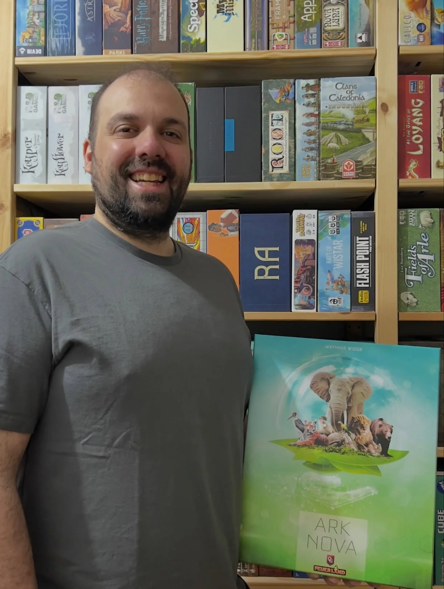 🇵🇹⬇️//🇬🇧 Today is Hugo&rsquo;s 35th birthday, and we are celebrating it the best way we know how: with a board game on the table and a lovely weekend ahead. 🎂🎲
.
For this weekend, we are planning on playing Ark Nova, the perfect pick for a nice