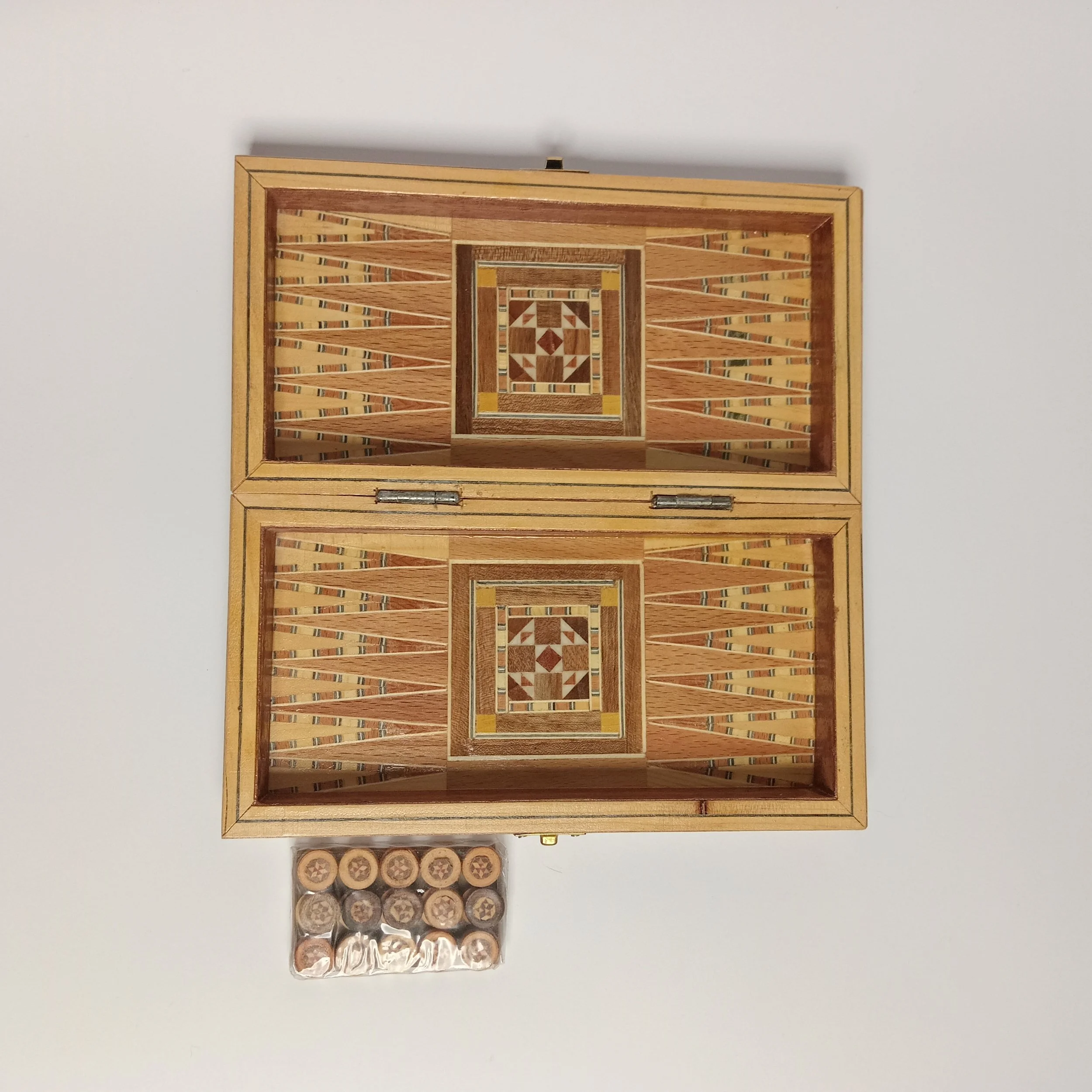 checkers-backgammon B5 001-b.jpg