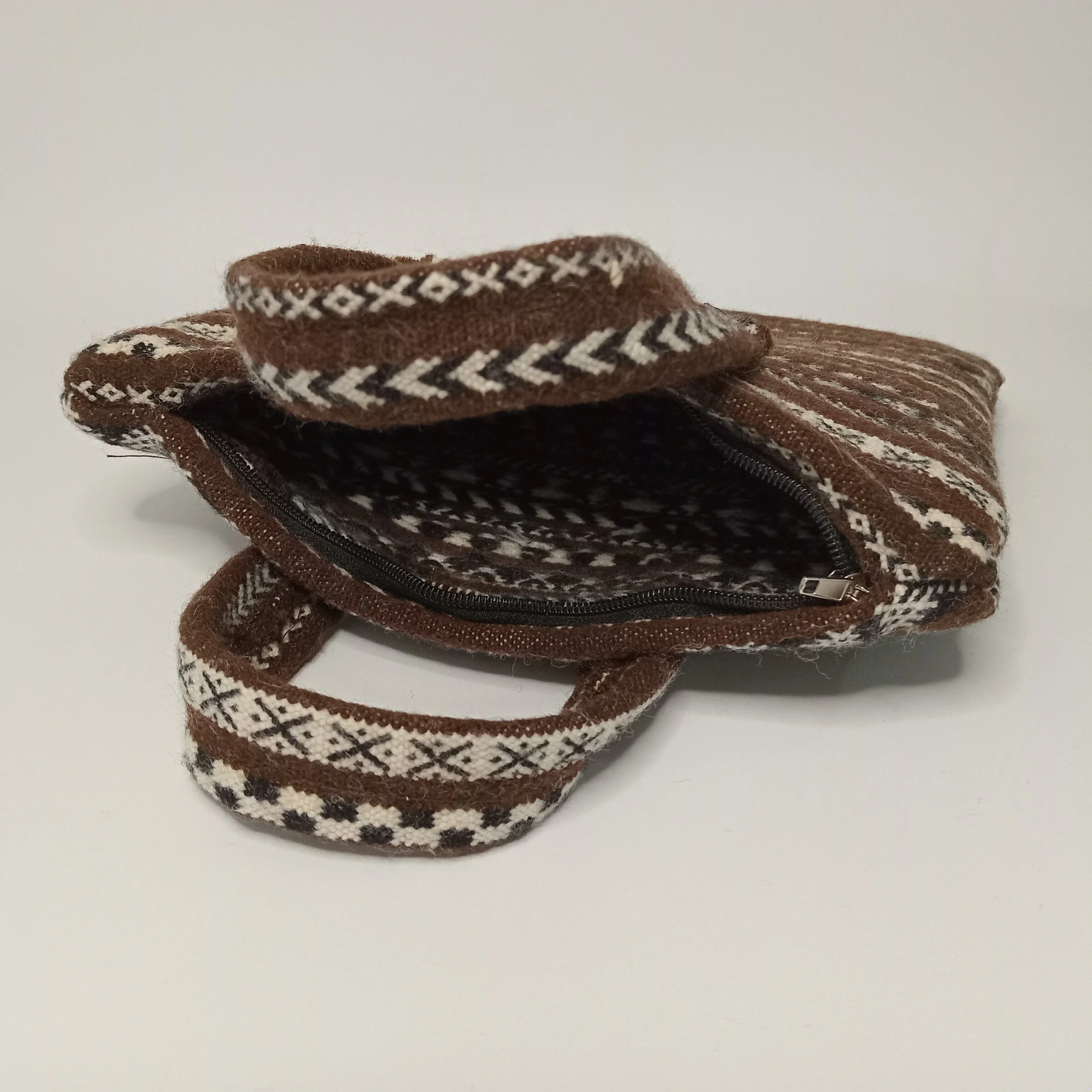 handbag B4 004-b.jpg