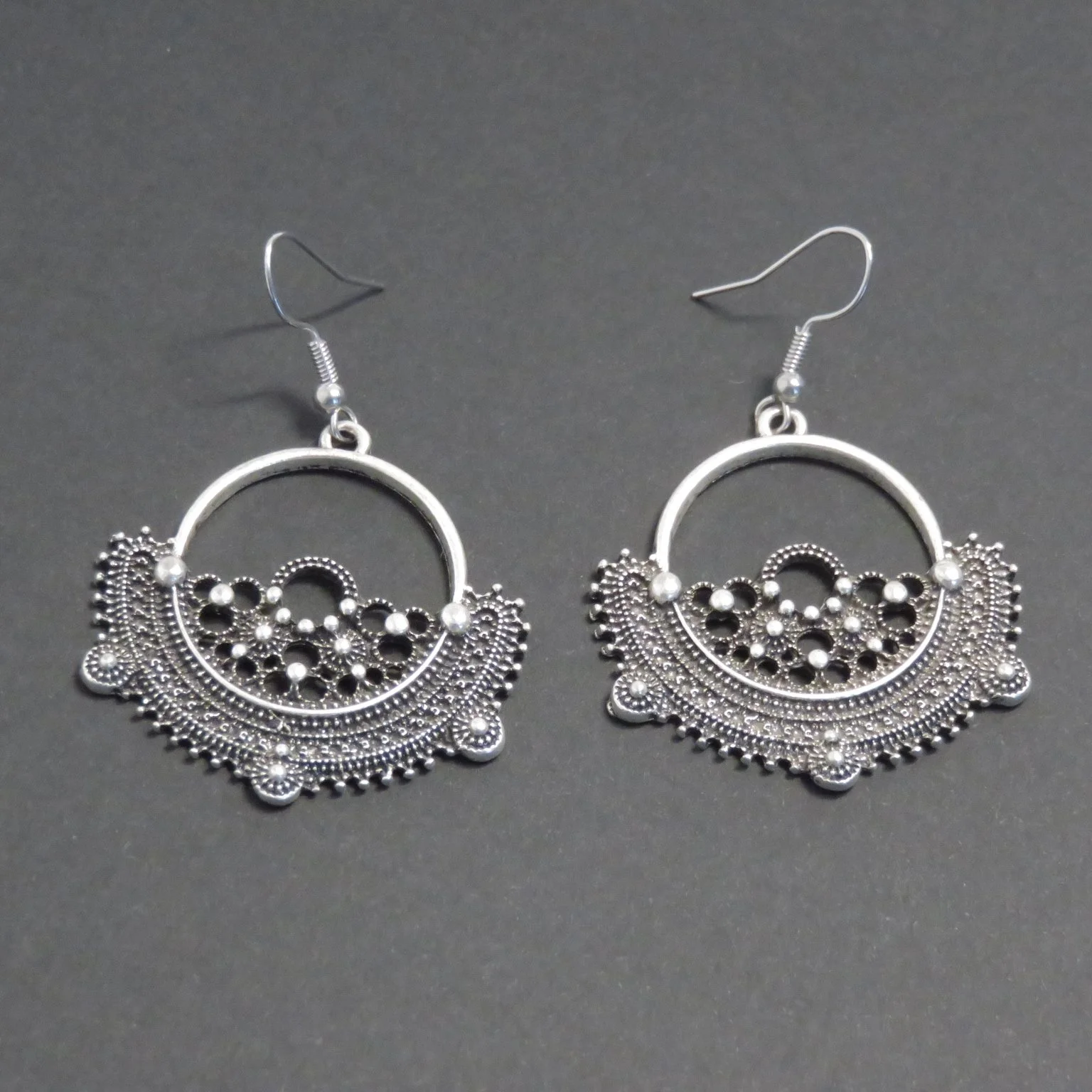Earrings B3 016-c.JPG