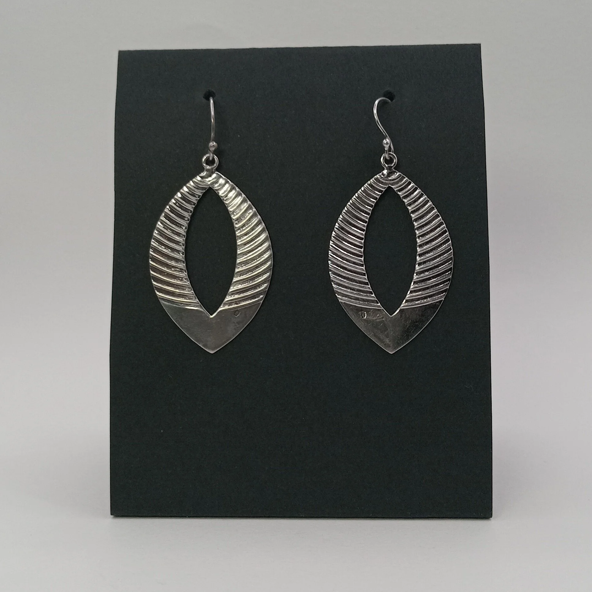 Earrings B5 058-c.jpg