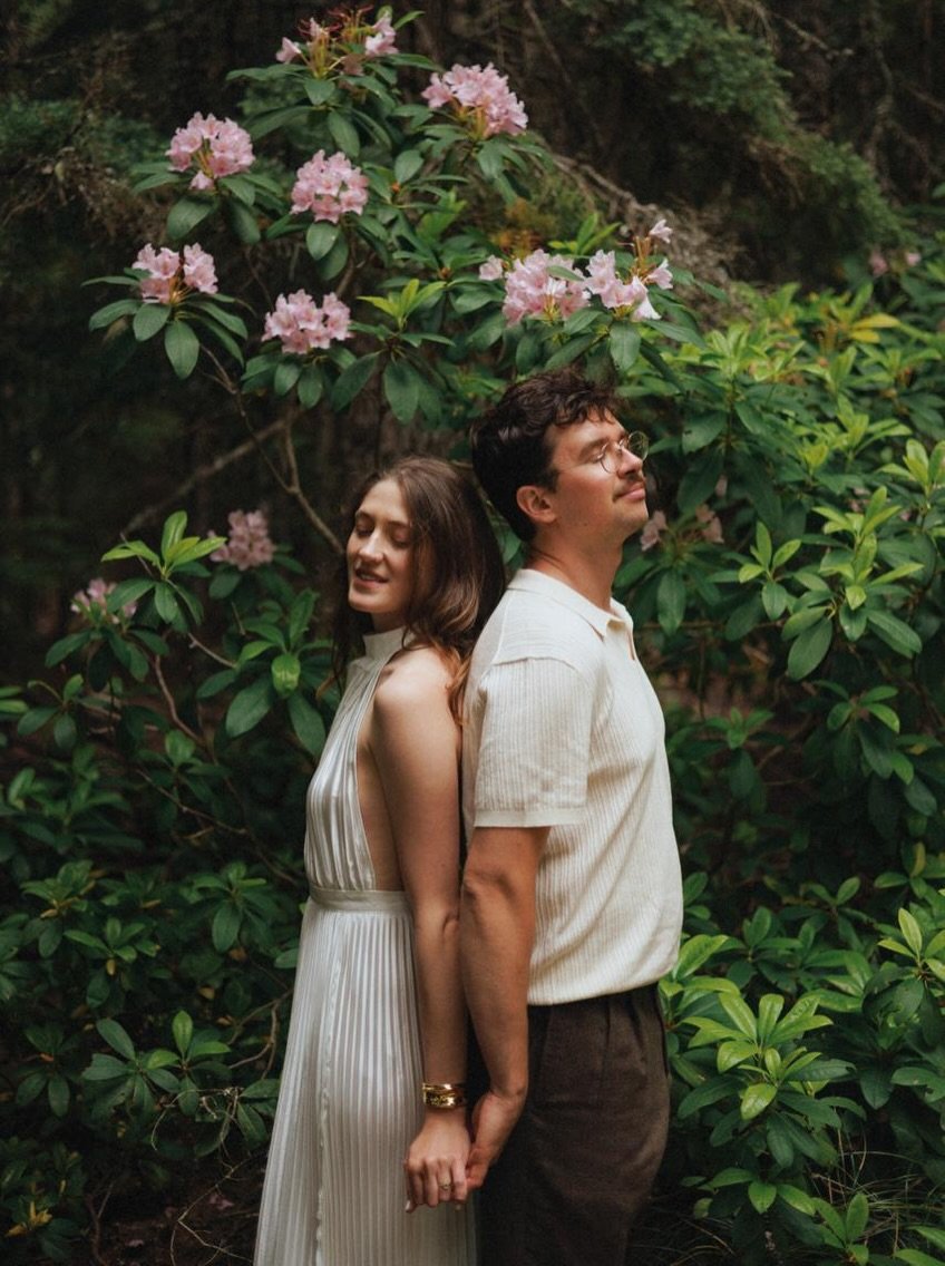 Proof that three hors can hold quite a lot: vows, walk through the the woods, a jump in Trillium Lake&hellip; and cake 🍰 
Eva &amp; Jenya at Mt Hood

#portlandelopementphotographer #oregonelopementphotographer #mthoodwedding