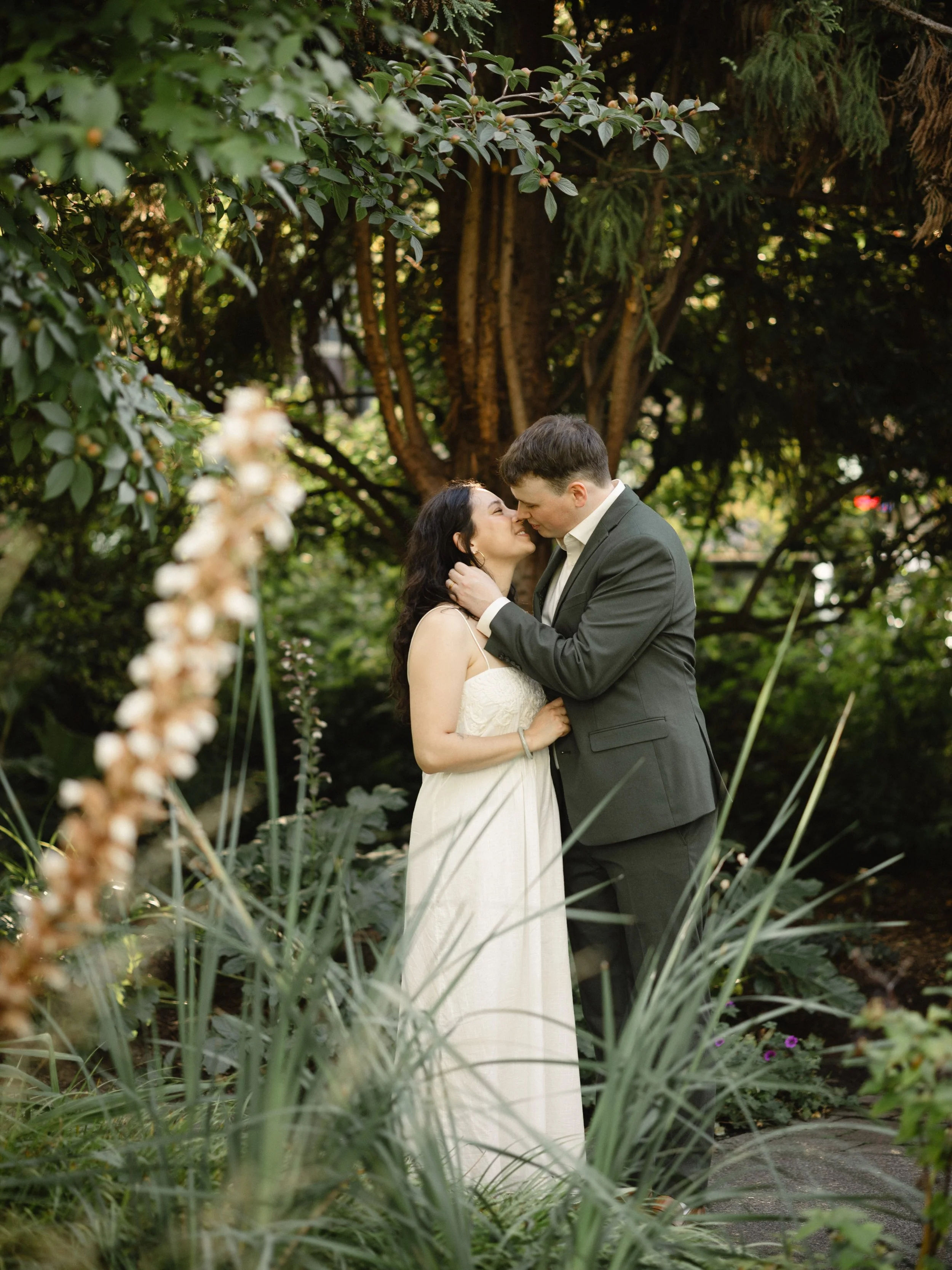 A courthouse wedding is much more than one thinks it&rsquo;d be💒
For Ellie and Brandon