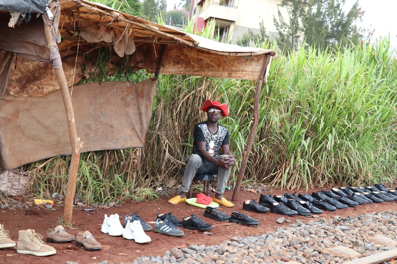 Kenia_hautnah-Nairobi-Kibera-Verkaeufer.jpg
