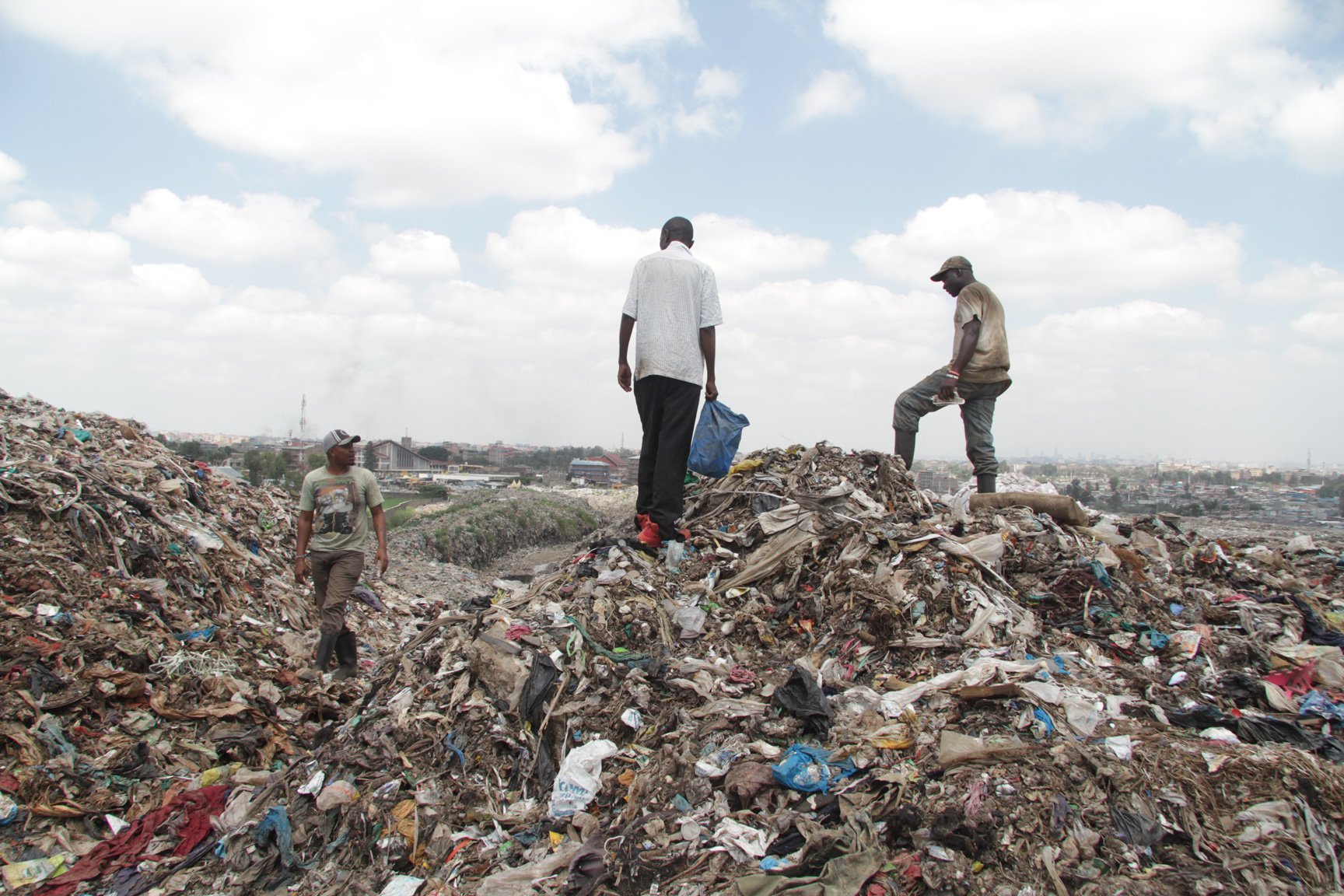 Kenia_hautnah-Nairobi-Muellhalde_Dandora-Arbeiter.jpg