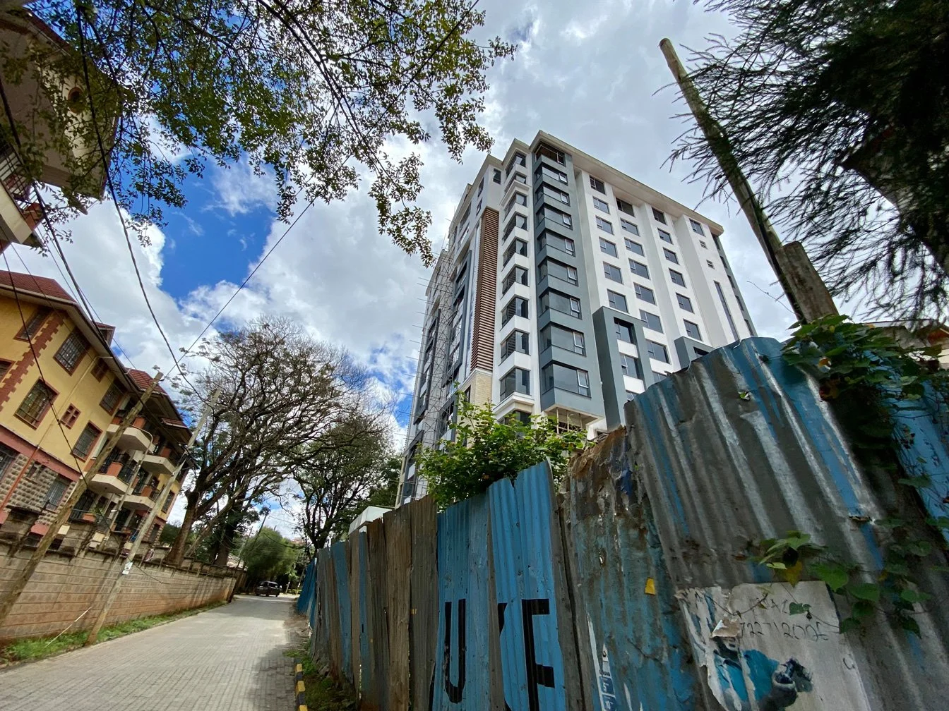 Kenia_hautnah-Nairobi-neues_Hochhaus.jpg
