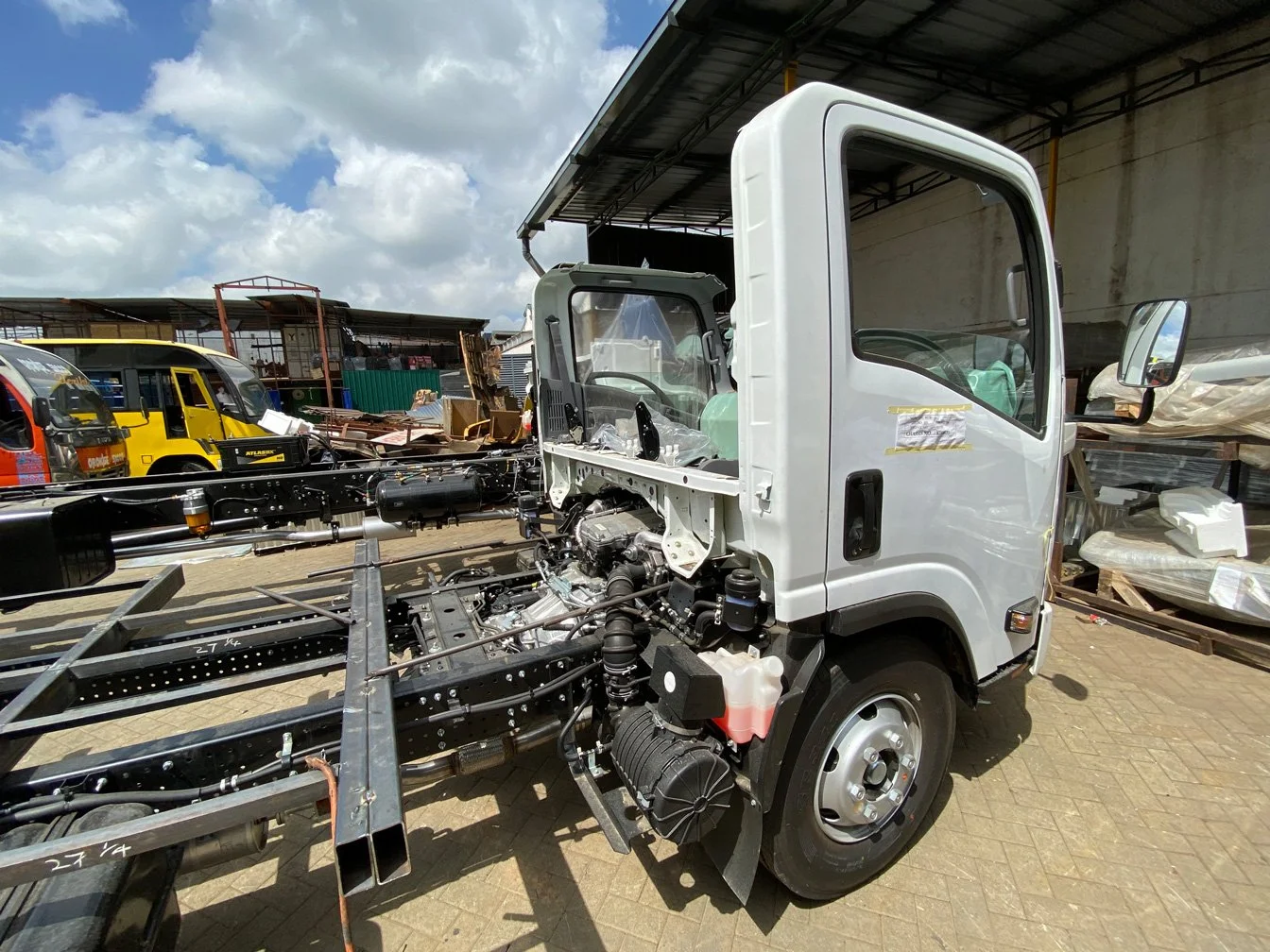 Kenia_hautnah-Nairobi-Matatu-Bus-Produktion-Auto.jpg