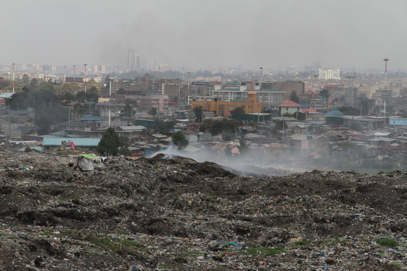 Kenia_hautnah-Nairobi-Muellhalde_Dandora-Verbrennung.jpg