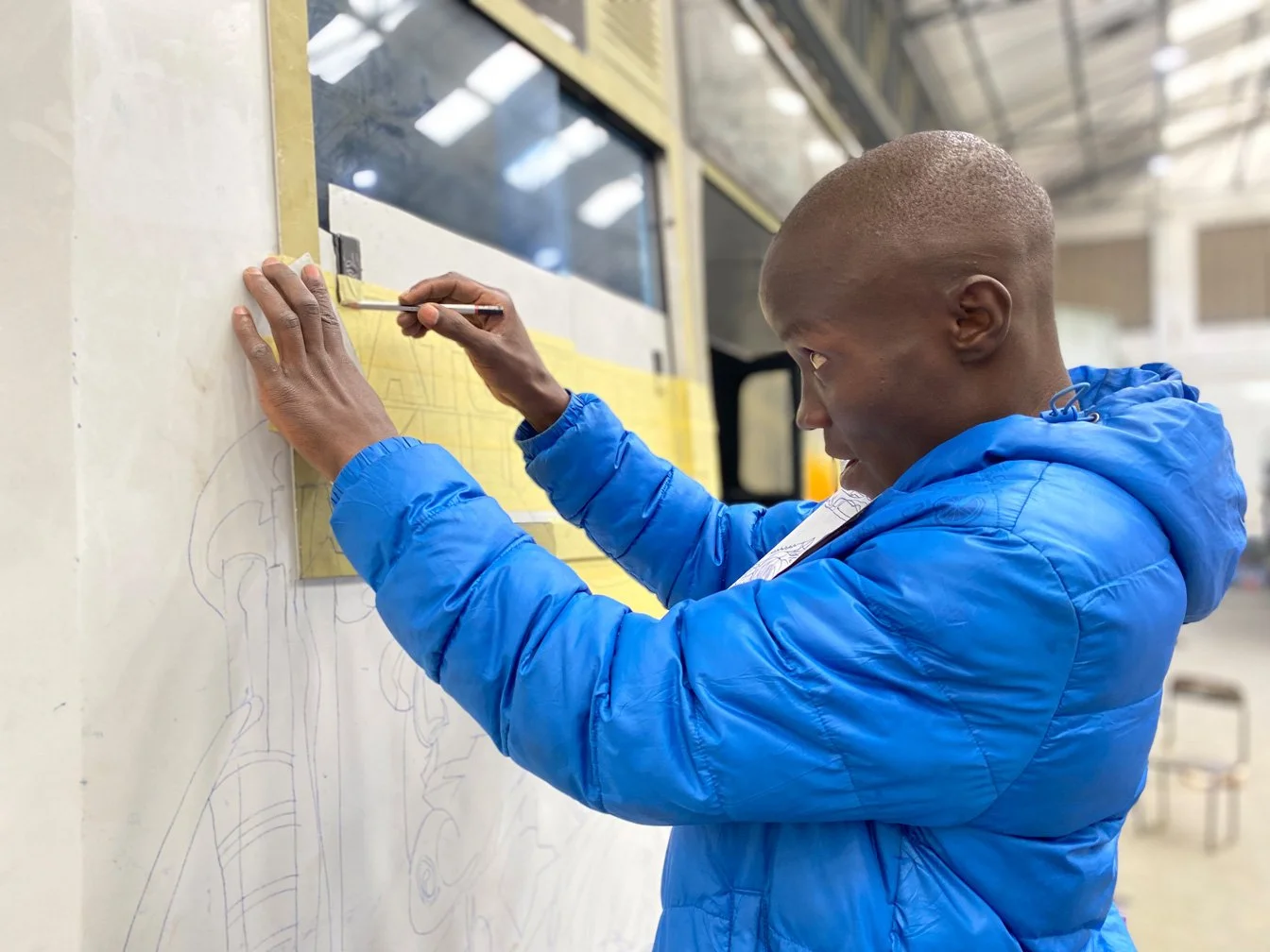 Kenia_hautnah-Nairobi-Matatu-Bus-Produktion-Zeichner.jpg