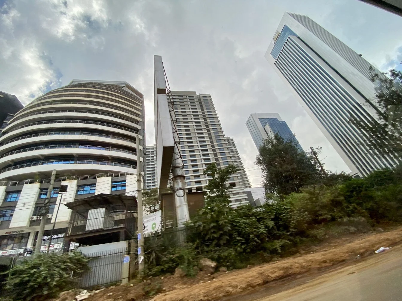 Kenia_hautnah-Nairobi-Hochhaeuser.jpg