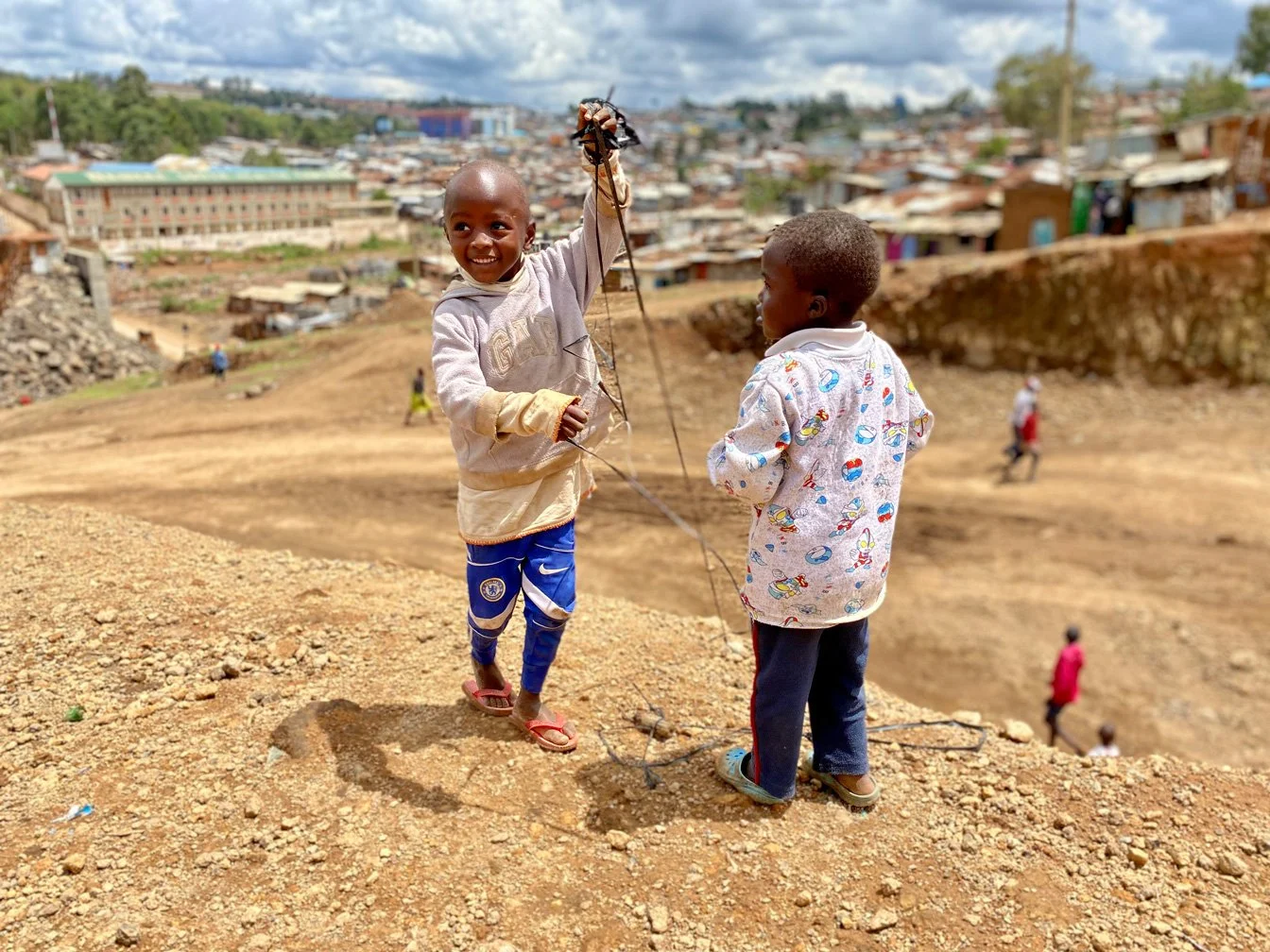 Kenia_hautnah-Nairobi-Kibera_Slum-Kinder.jpg