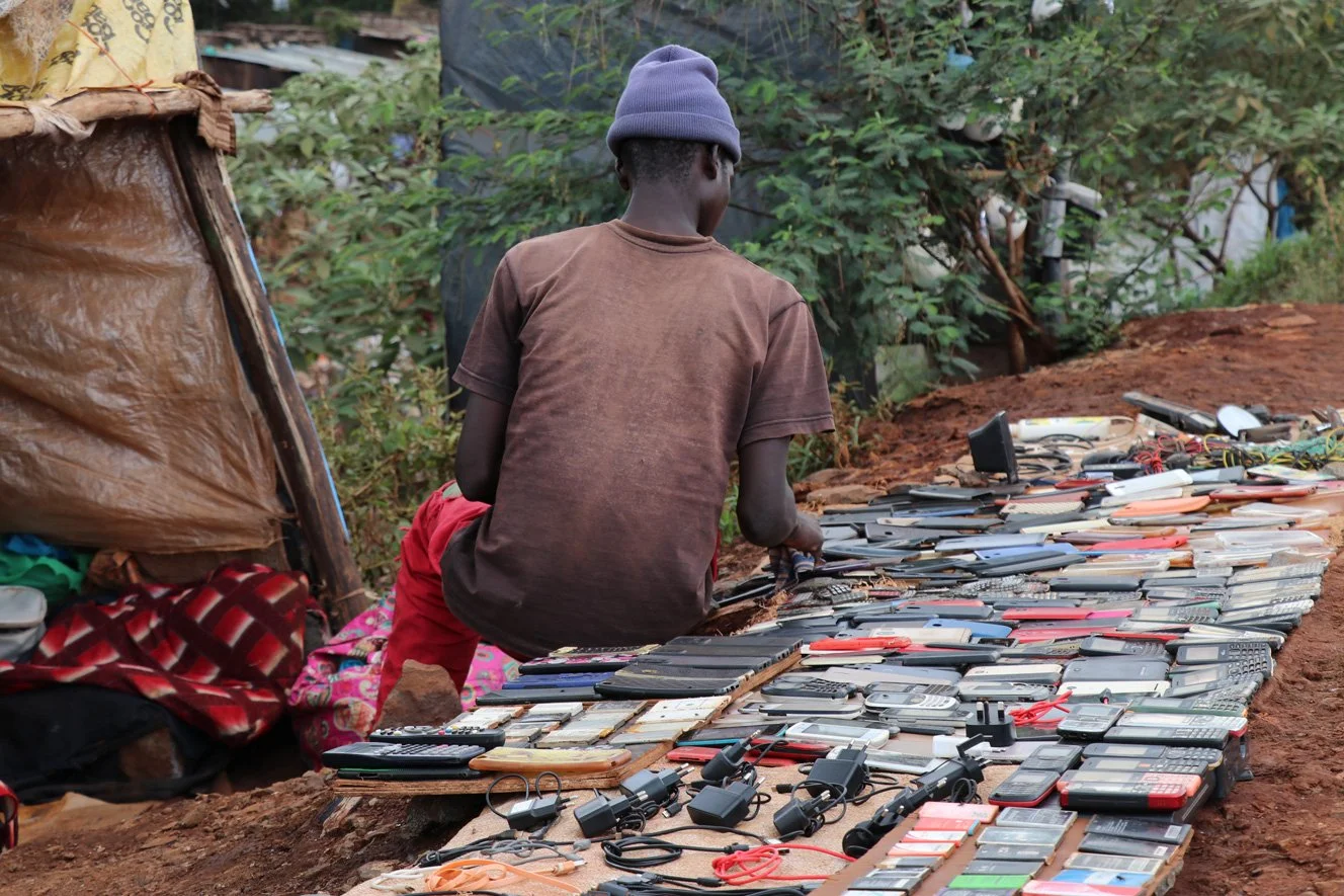 Kenia_hautnah-Nairobi-Kibera-Handys.jpg