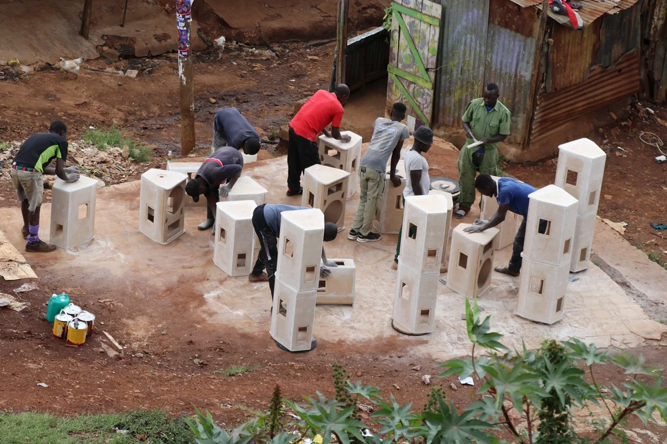 Kenia_hautnah-Nairobi-Kibera-Lautsprecher.jpg