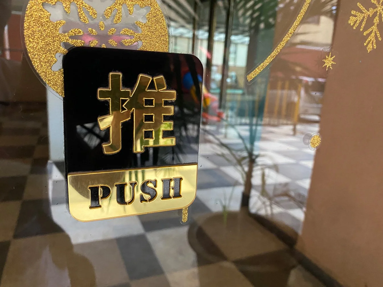 Kenia_hautnah-Hauseingang-Nairobi-China-Einfluss.jpg