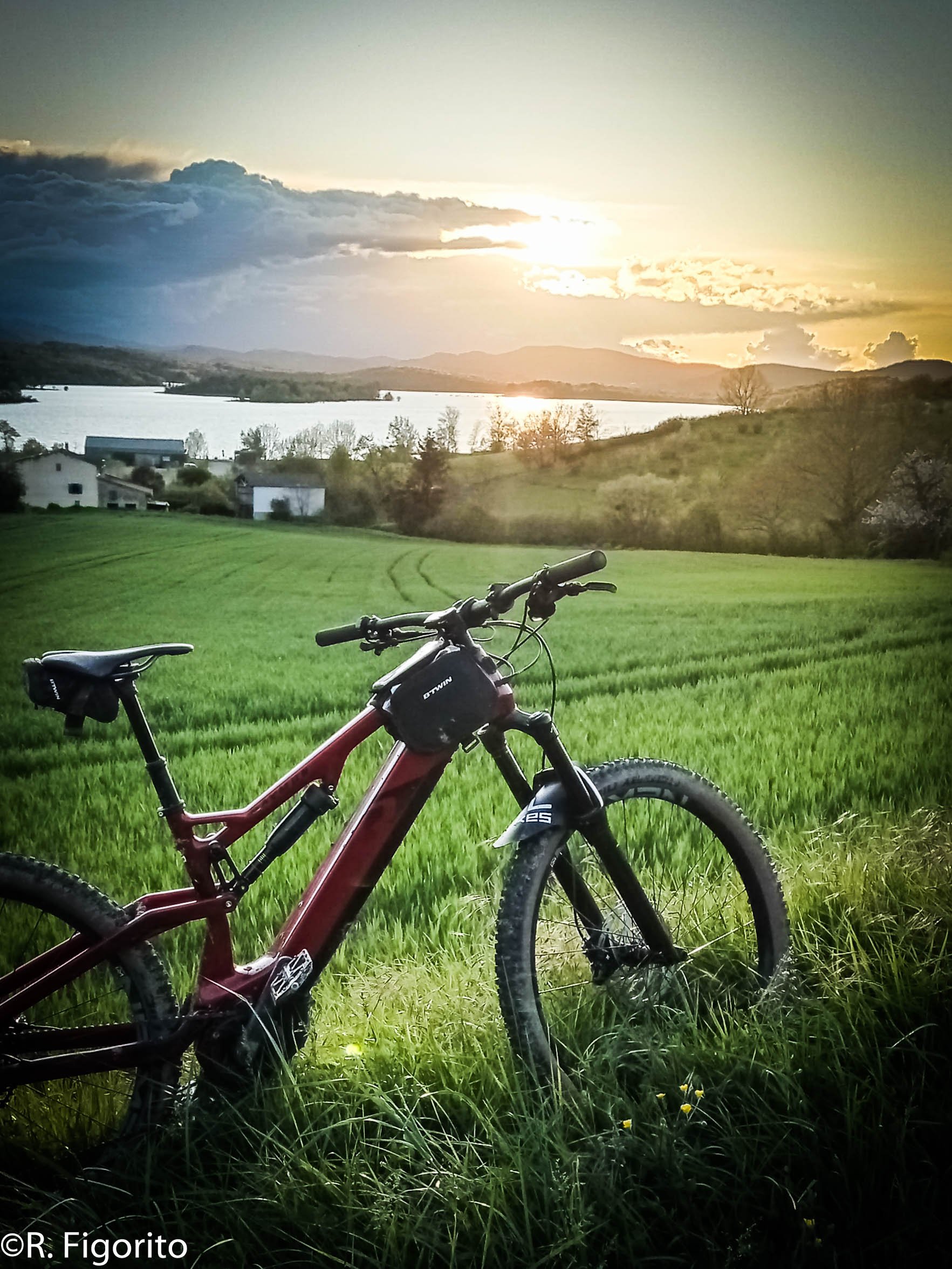 ride - reflets & golden hour montbel@Romain Figorito-3.jpg