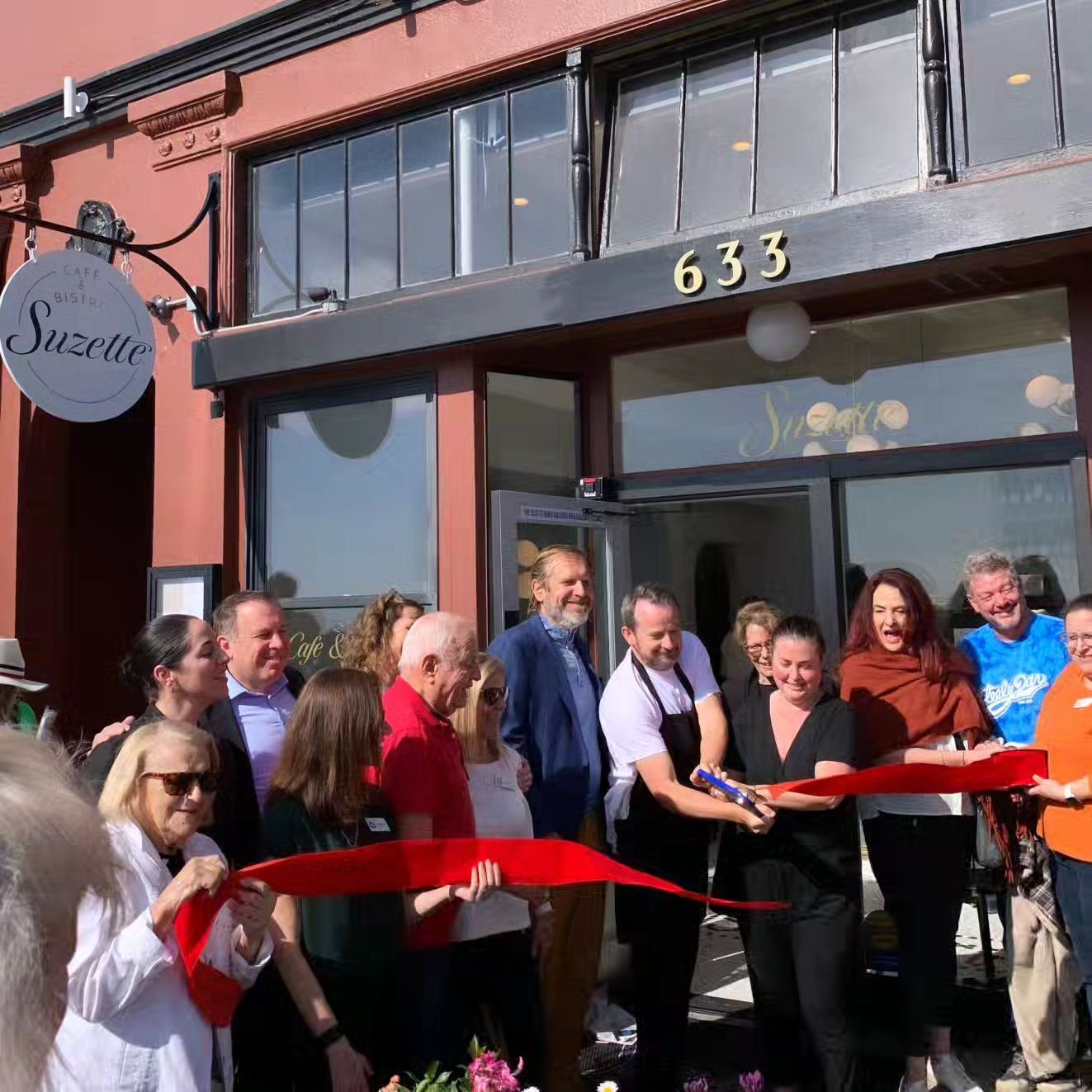 And with a ribbon cutting, we are officially open. 
Merci @sausalito_chamber !